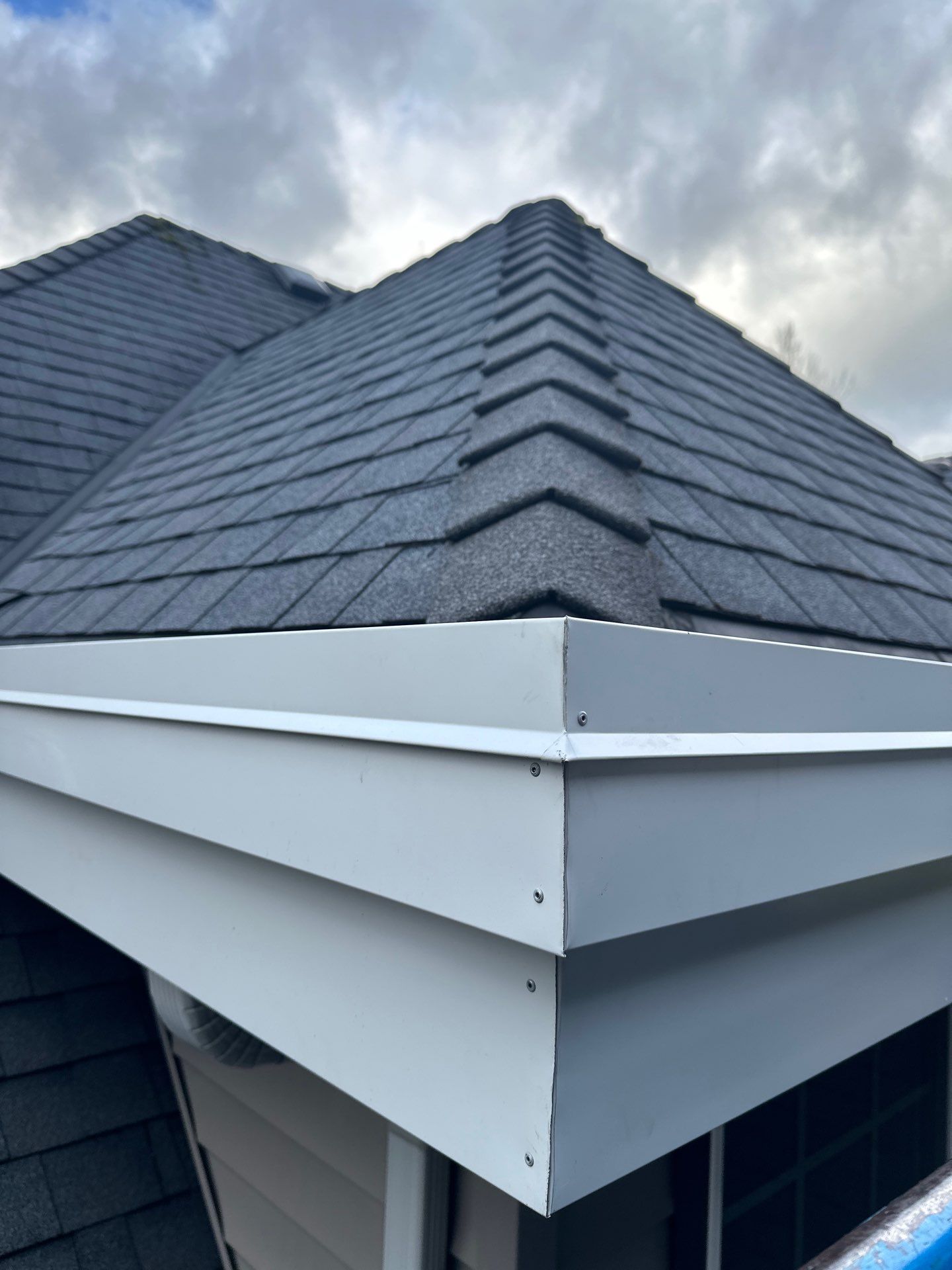 Residential Re-Roof using 26 GA Fascia Color White White by Top Notch Roofing Inc