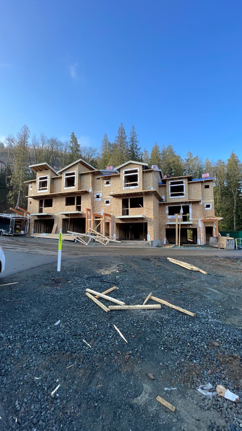 Residential Roofing Installation using OC Oakridge shingles by Top Notch Roofing Inc