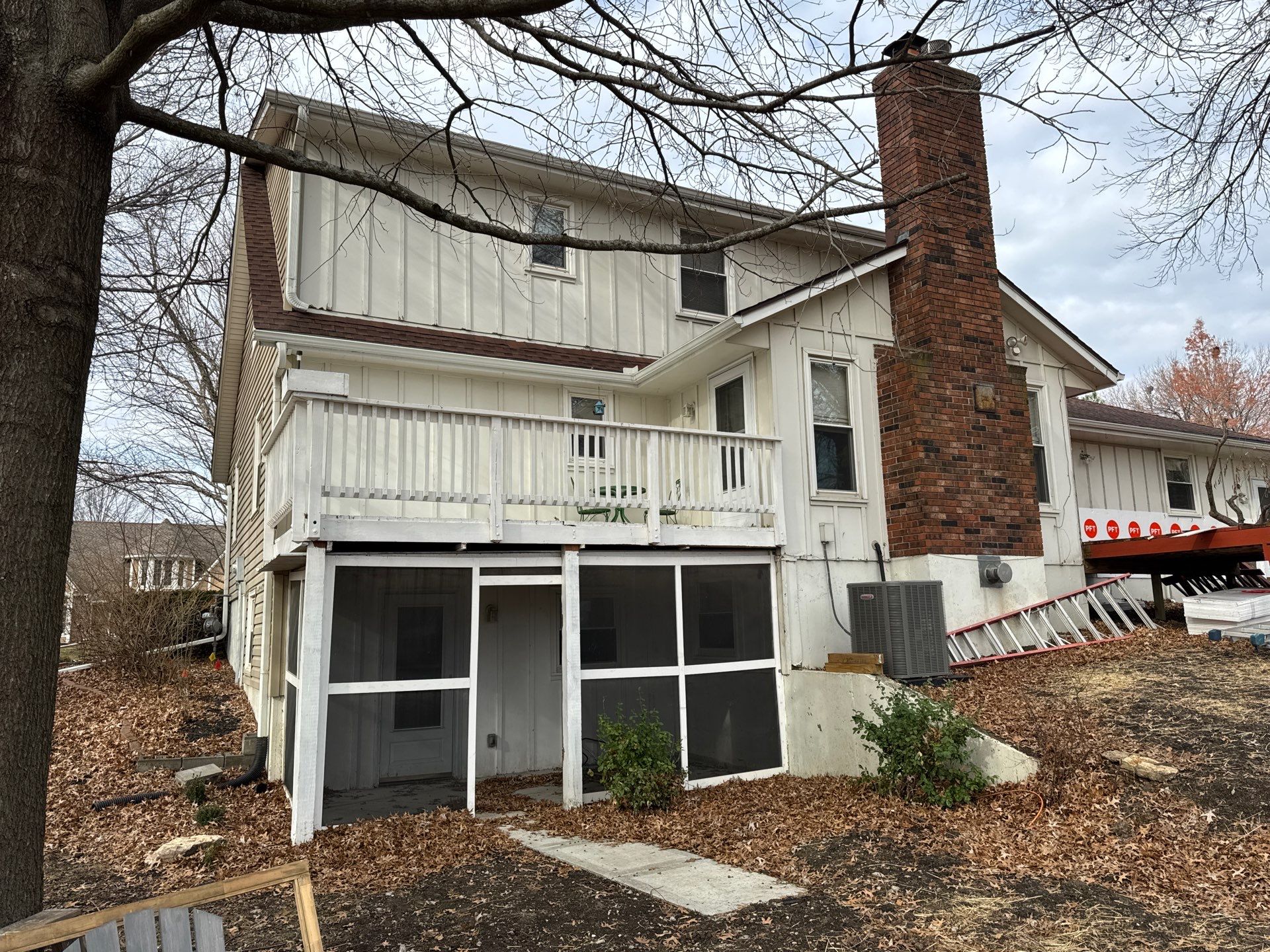 Siding Installation using Exterior Portfolio Vinyl Siding in Raymore Mo  by EEC  Windows, Siding & Roofing 
