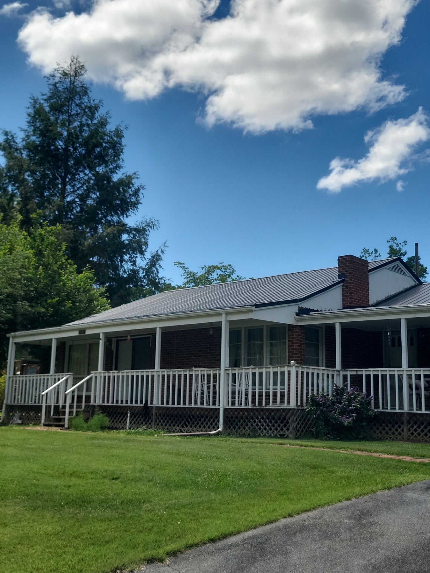 White Residence by Omnia Roofing