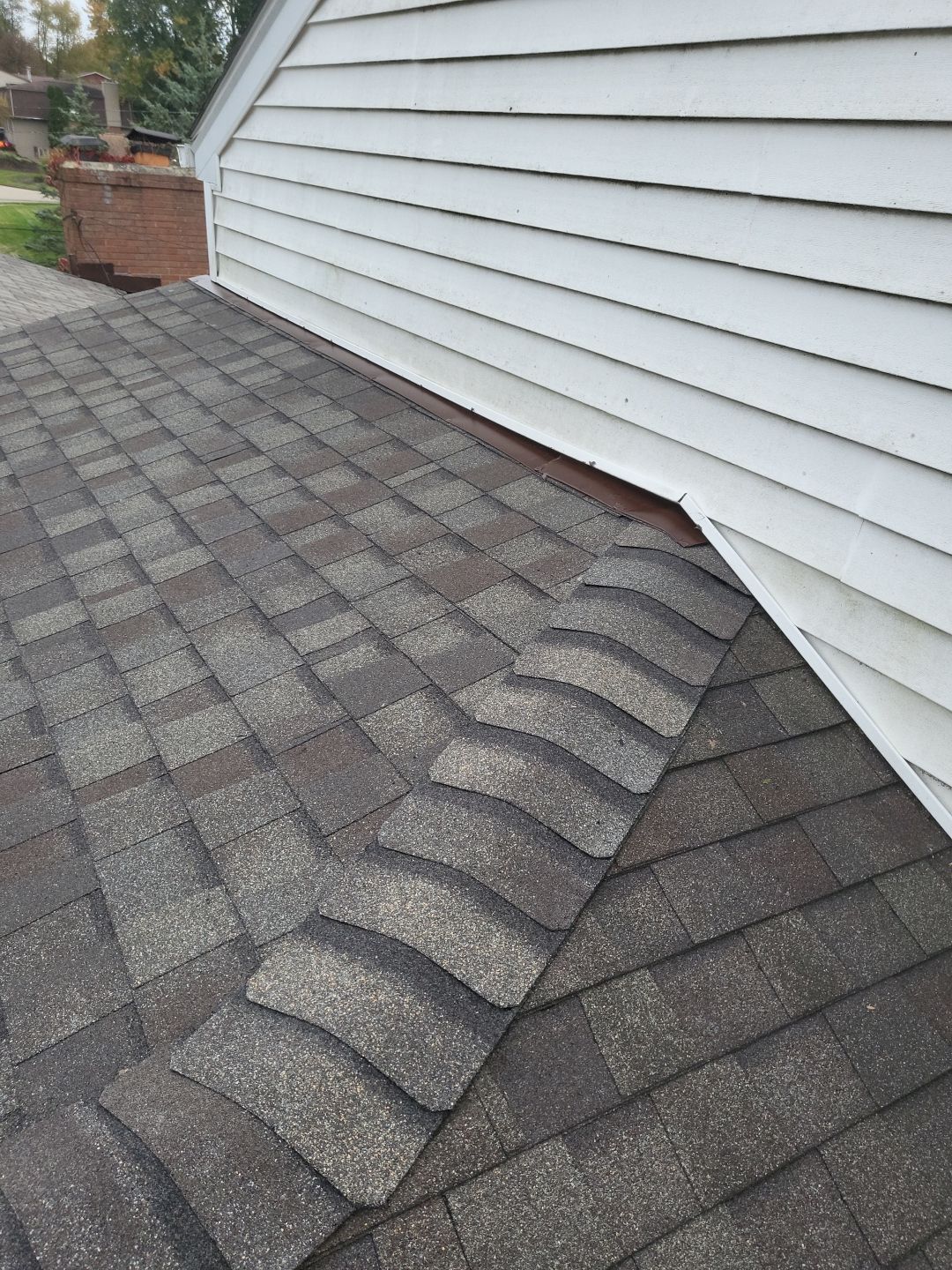 ATLAS PINNACLE COLOR: WEATHERWOOD DRIP EDGE: WHITE by Eagle Eye Roofing