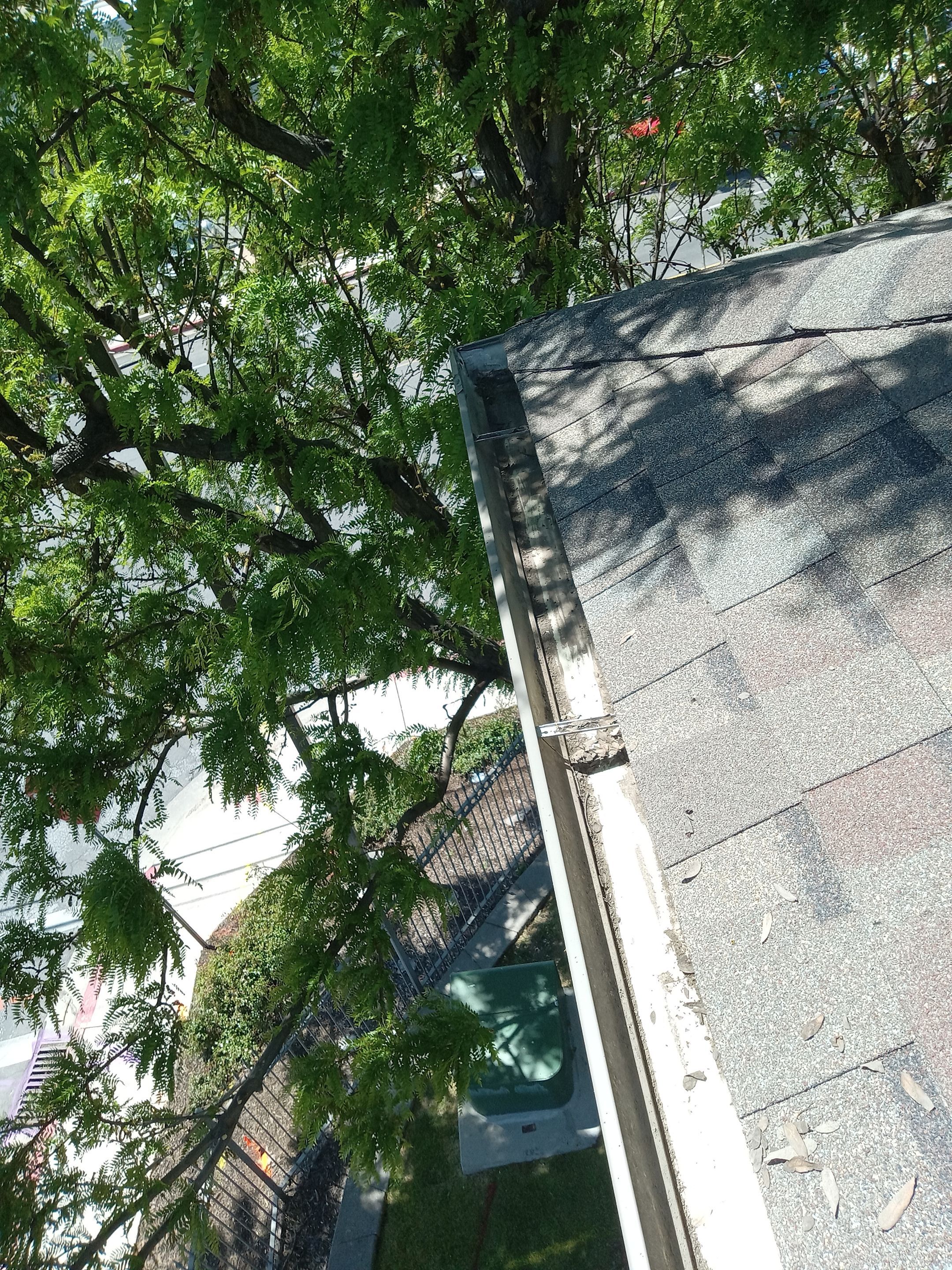 Commercial gutter cleaning Provo & Orem, UT after photo with clean gutters