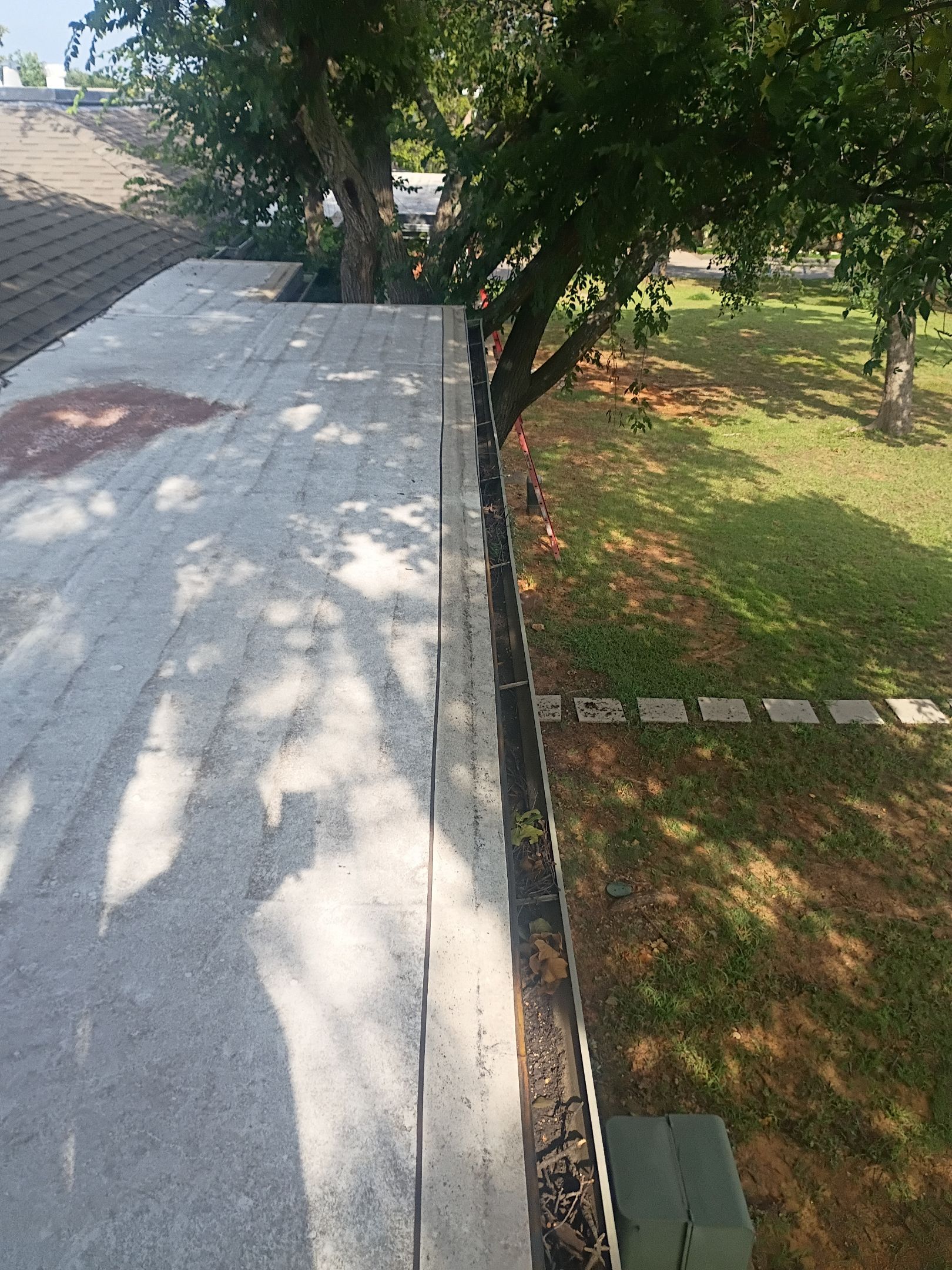 HOA gutter cleaning before photo.