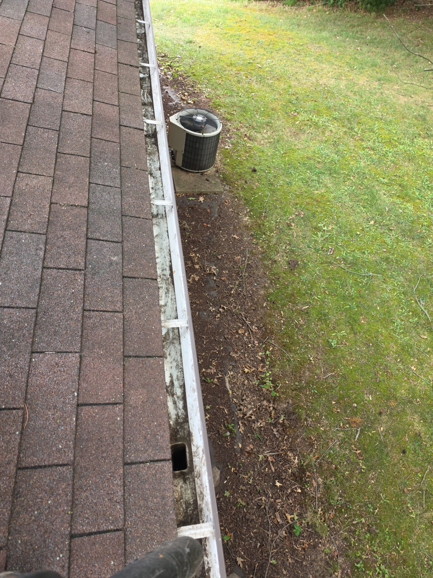 Commercial gutter cleaning Canton, OH after photo with clean gutters