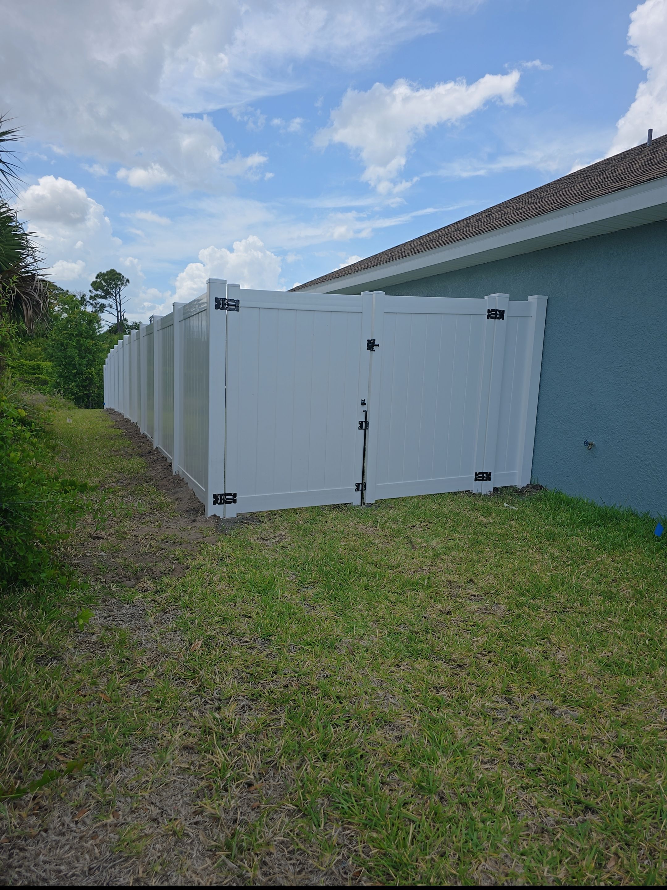 Vinyl Fence Install in Port Charlotte by True Fence LLC