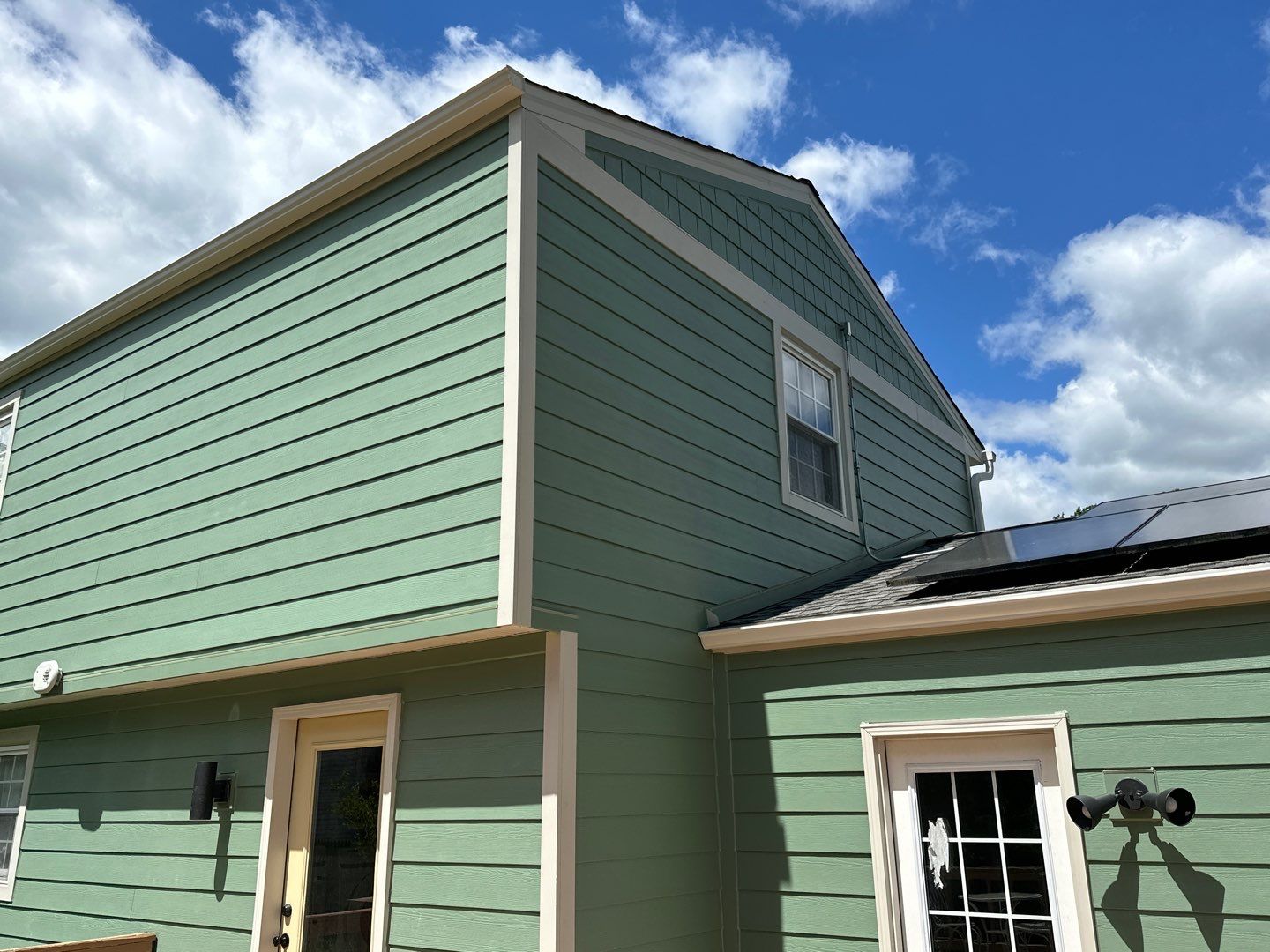 Siding Installation using JH Cedarmill Plank Dream by ExteriorPros