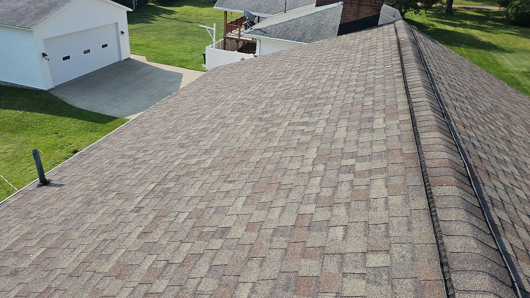 ATLAS PINNACLE COLOR: WEATHERWOOD DRIP EDGE: WHITE by Eagle Eye Roofing
