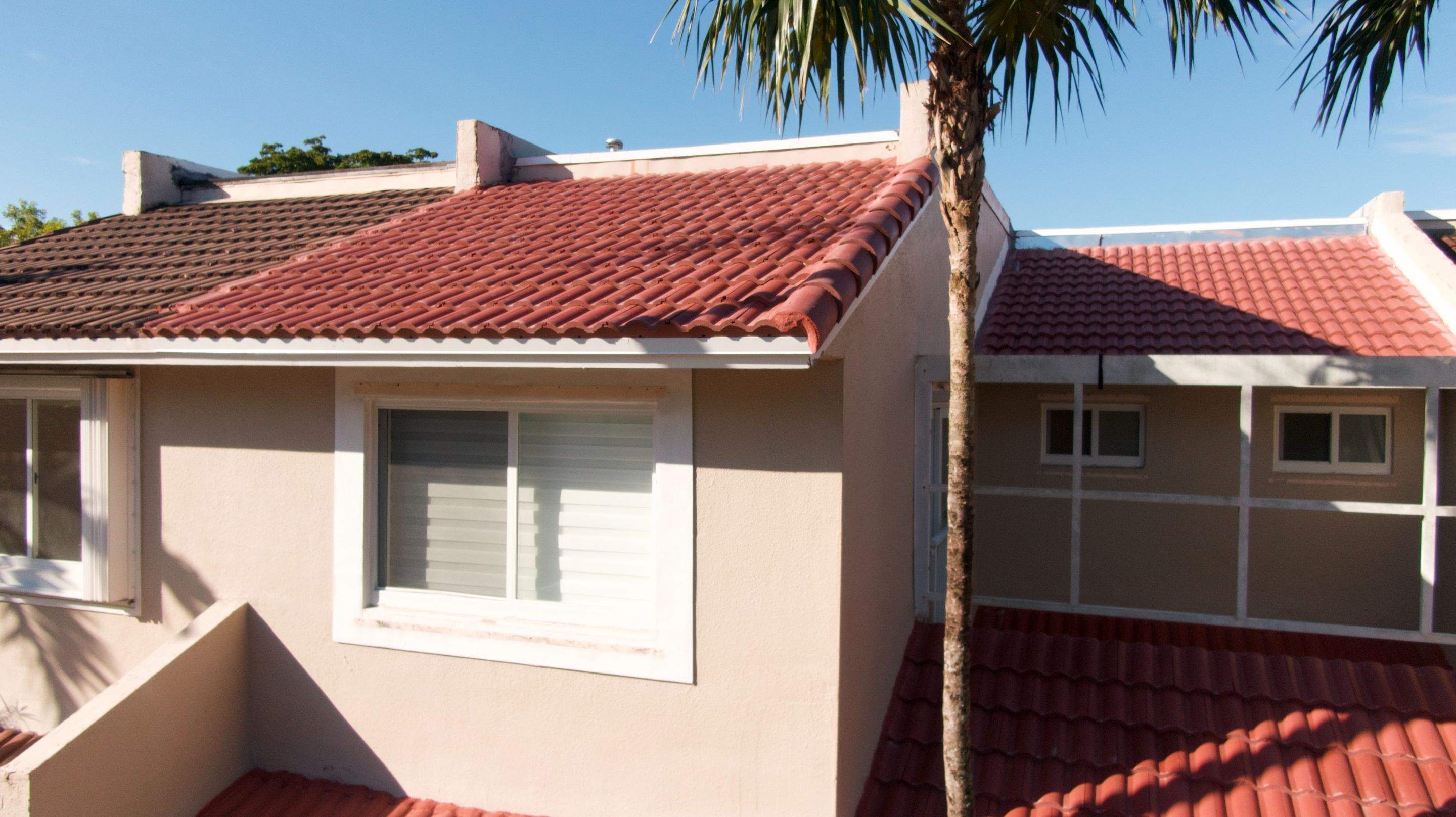 Crown - Tuscany - Smoked Fireclay by Istueta Roofing