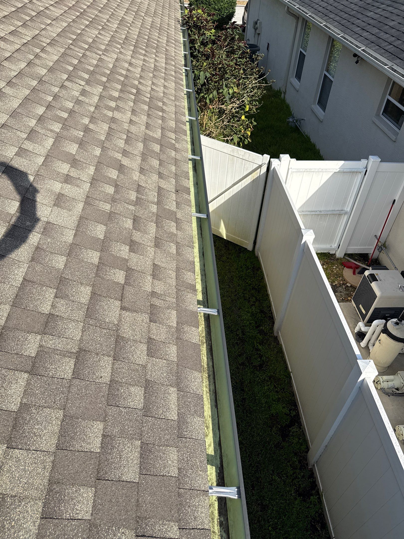 Gutter Cleaning Over Screen Enclosure – Greenbrook Village, Lakewood Ranch, FL by Sunshine AquaWash