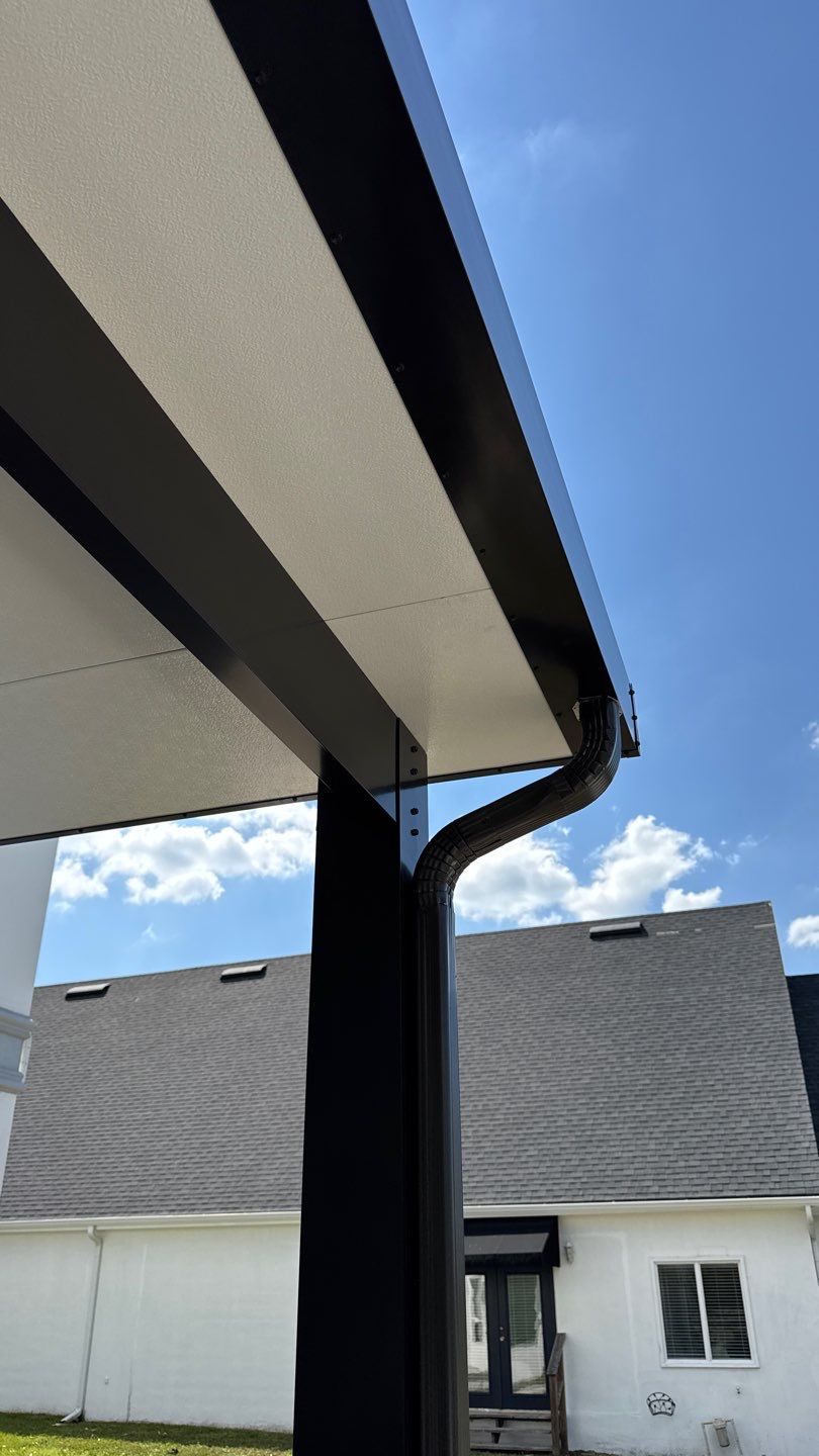 Aluminun patio cover using Aluminum insulated panels by Orlando pergolas
