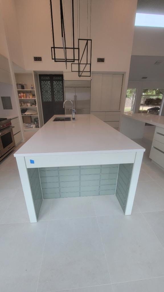 Modern & Clean Kitchen by SLM General Contractors & Roofing