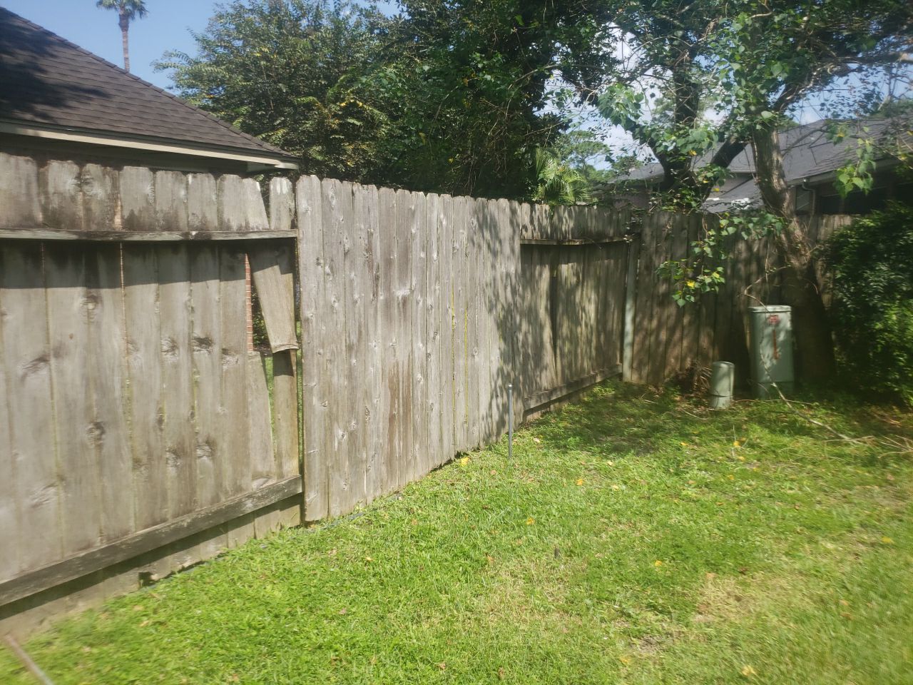 6'6" Western Red Cedar Fence Install by Astro Outdoor Designs 