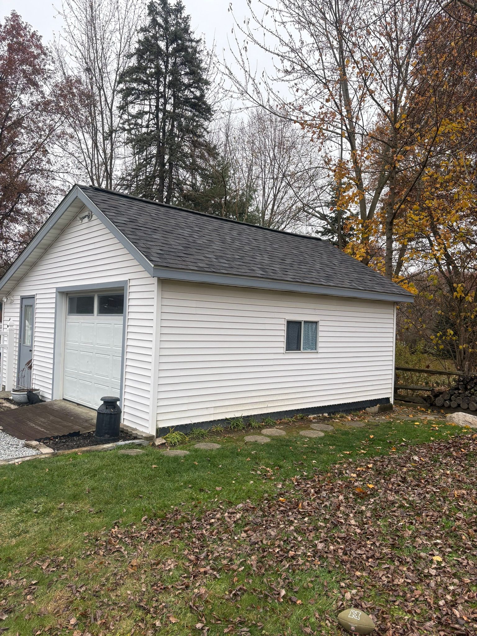 Crisp & Clean in Orrville: Williamsburg Gray Makeover by Cornerstone Roofing And Siding