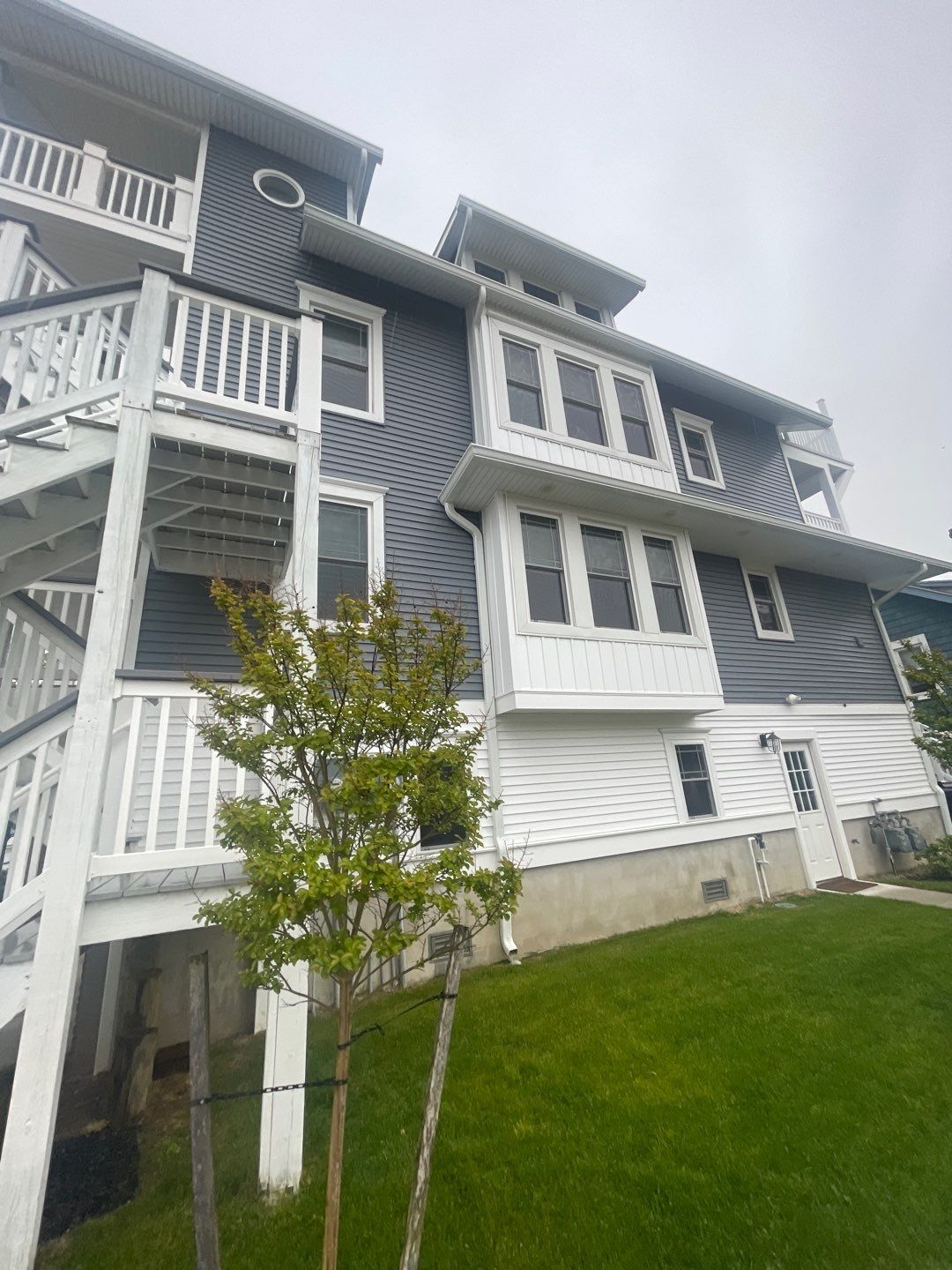 Building Wash, Decks, Railings & concrete by SJ Exterior