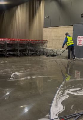 Loading Dock & Storefront Surface Cleaning