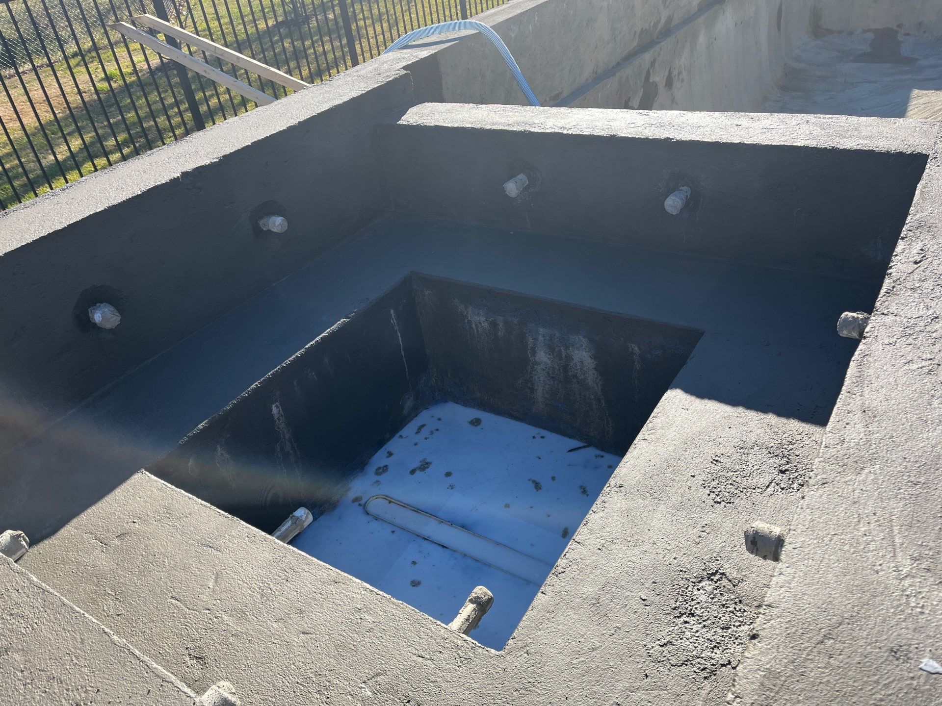 Gunite Pool w/ Spa and Water Features by Elysium Pools