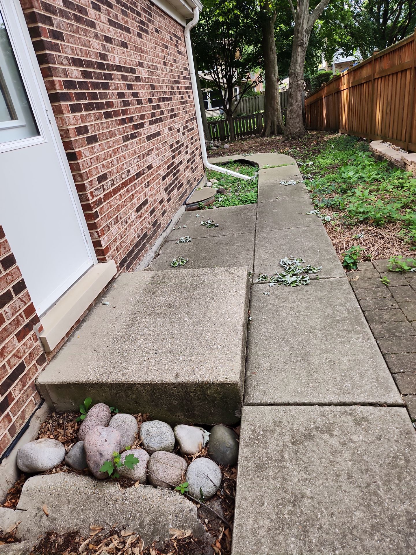 Palatine house wash and concrete power washing by Northern Power Washing LLC.