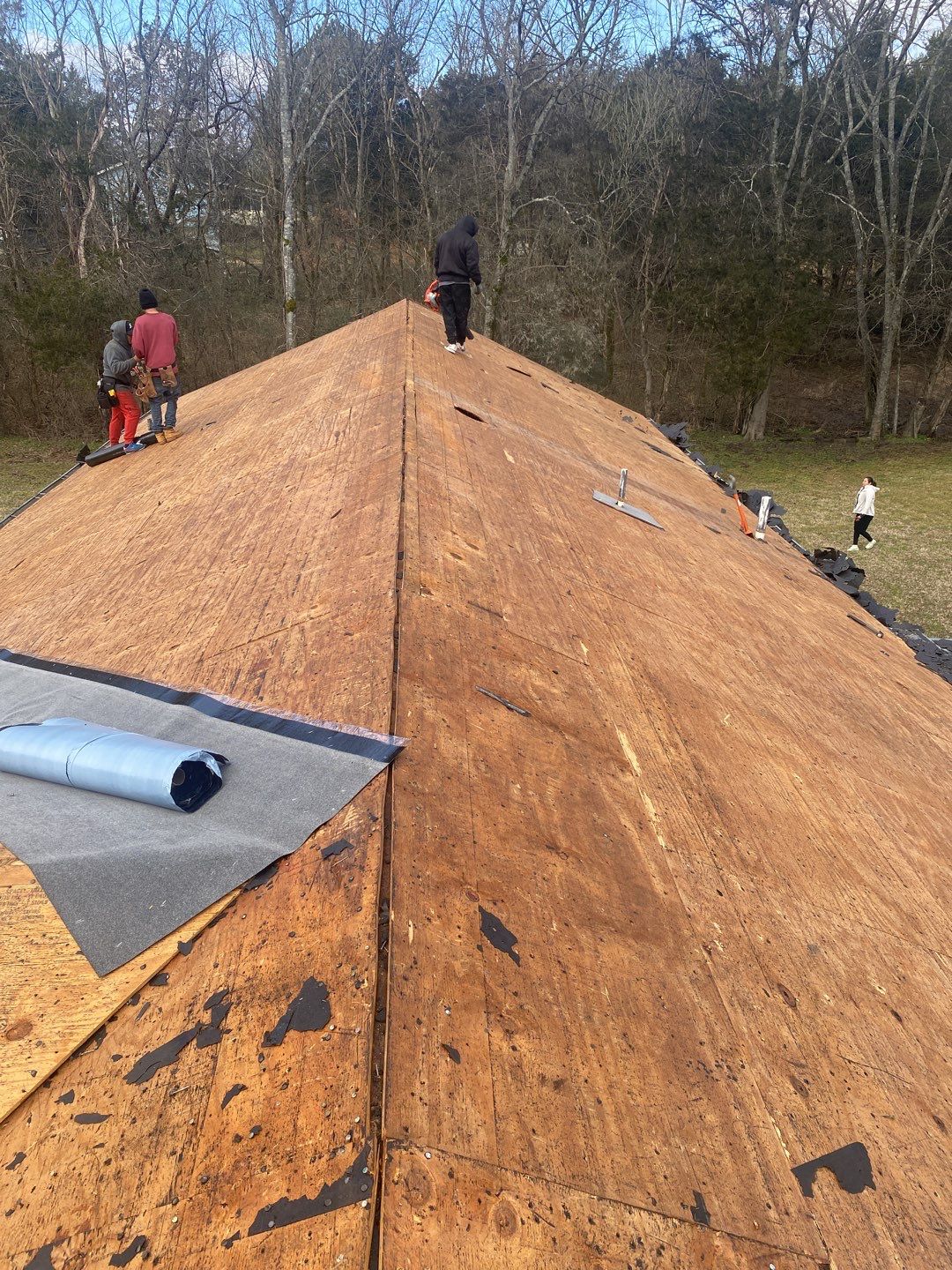 Residential Roofing Installation using Owens Corning Oakridge Roofing System by Undersun Roofing 
