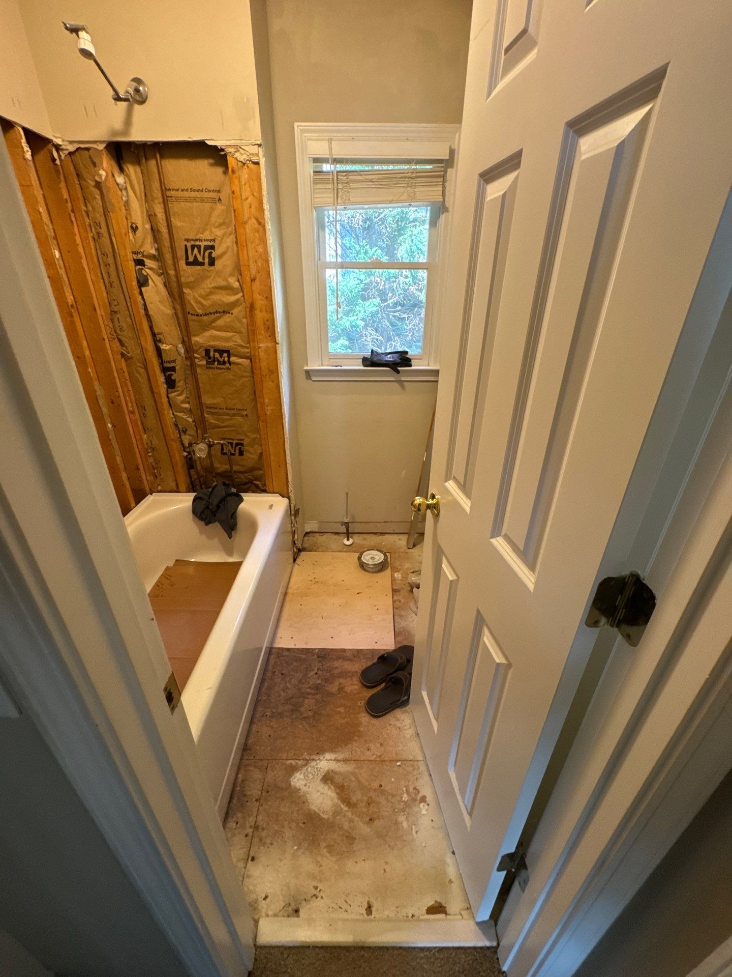 Tub and floor tile installation by Prudencio