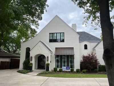 White brick with GAF Slateline English Grey