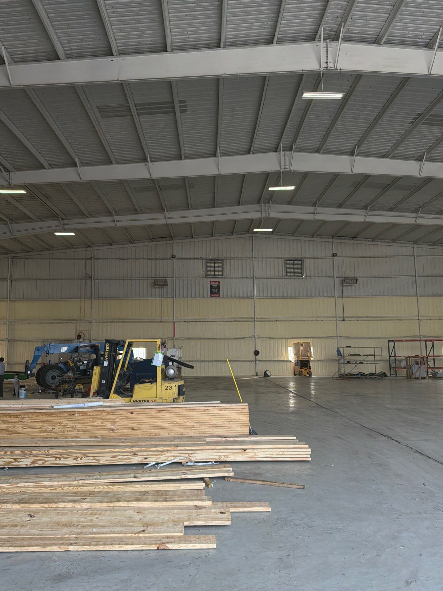 20,000 SF Airplane Hangar  by Apex Insulation Solutions