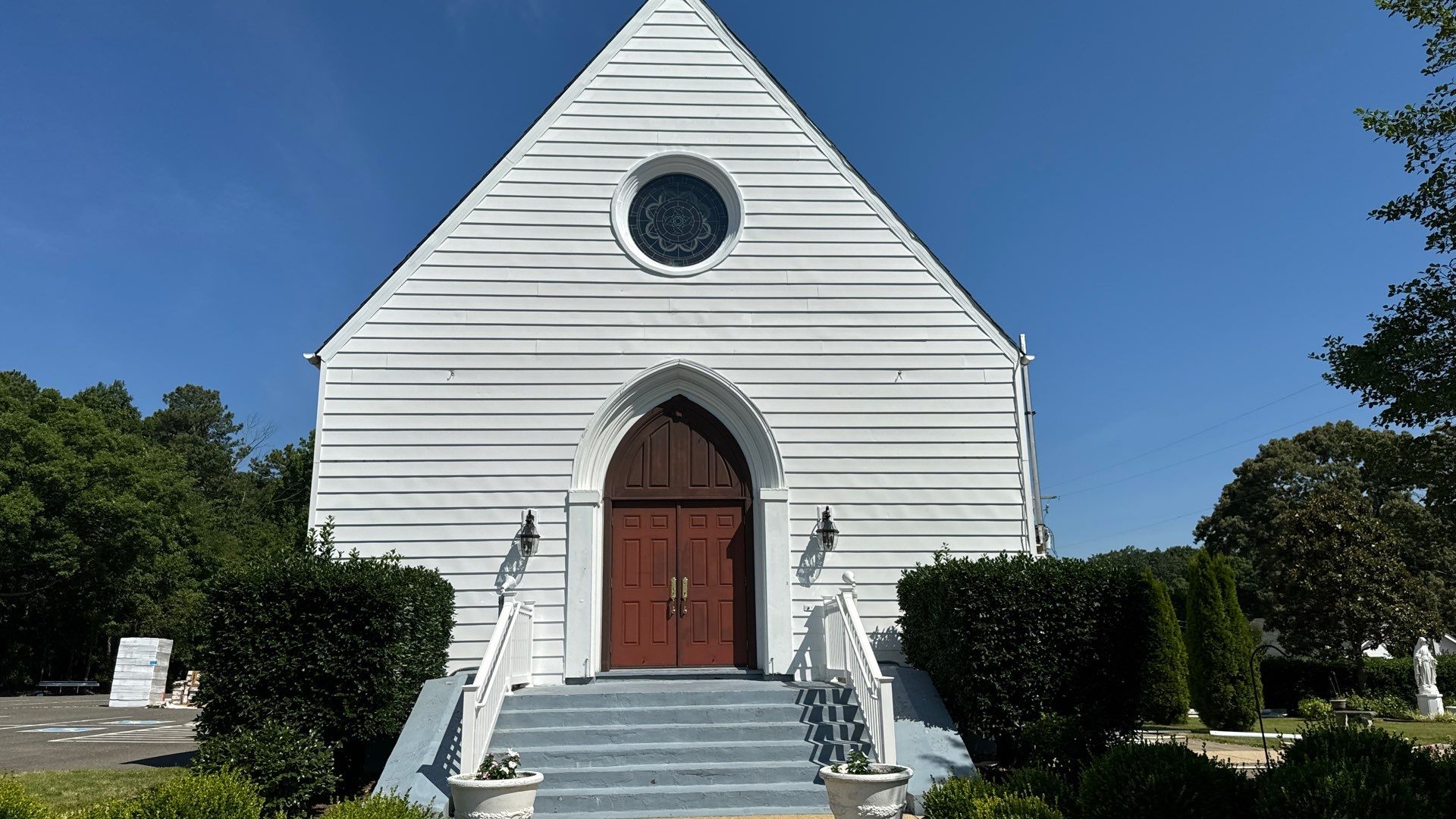 Siding Installation using Vinyl Mastic Carved Wood by ExteriorPros