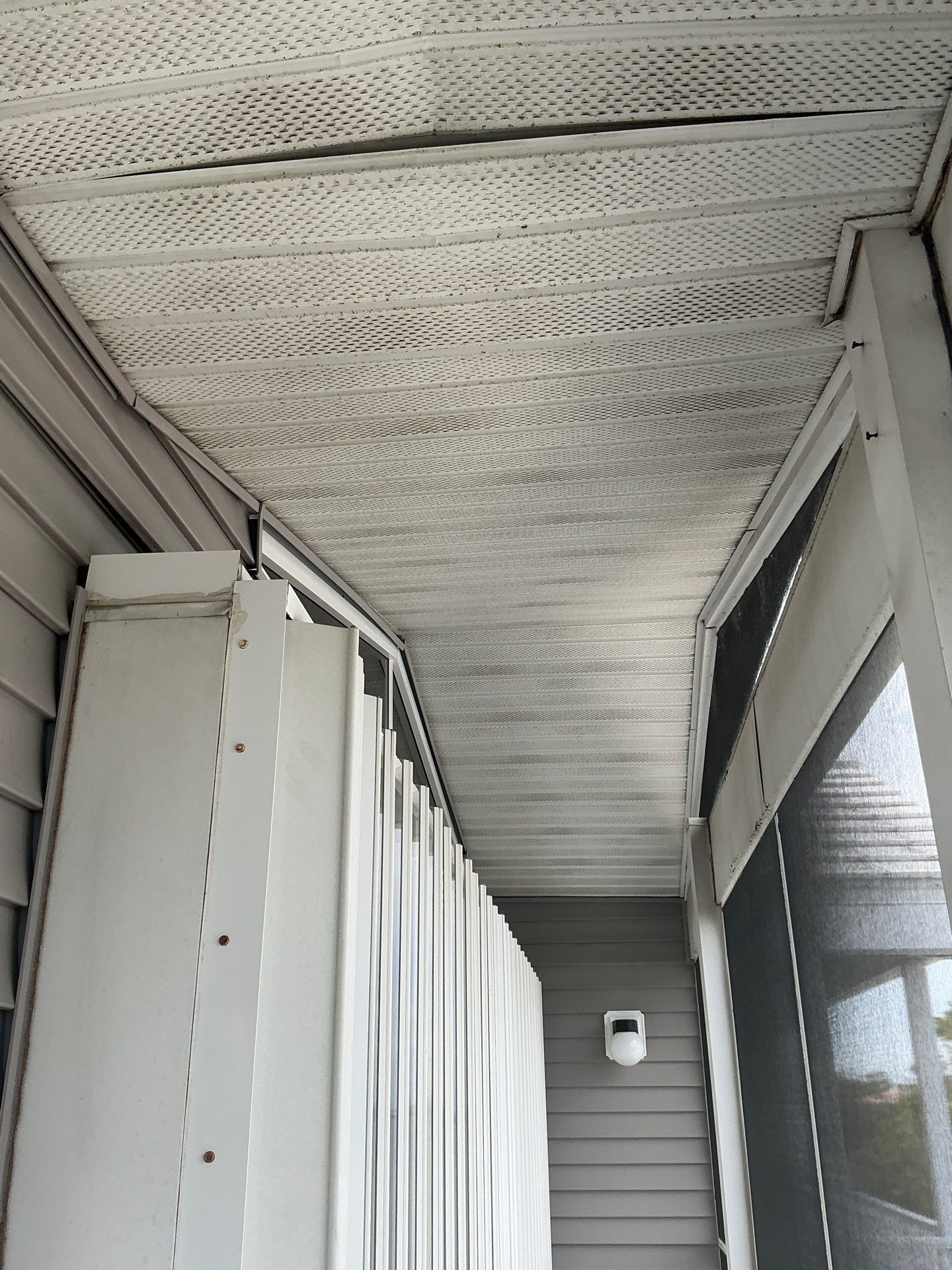 Assessment of the Condition of Gutters and Soffit and Fascia in Siesta Key FL by Gutter Professors
