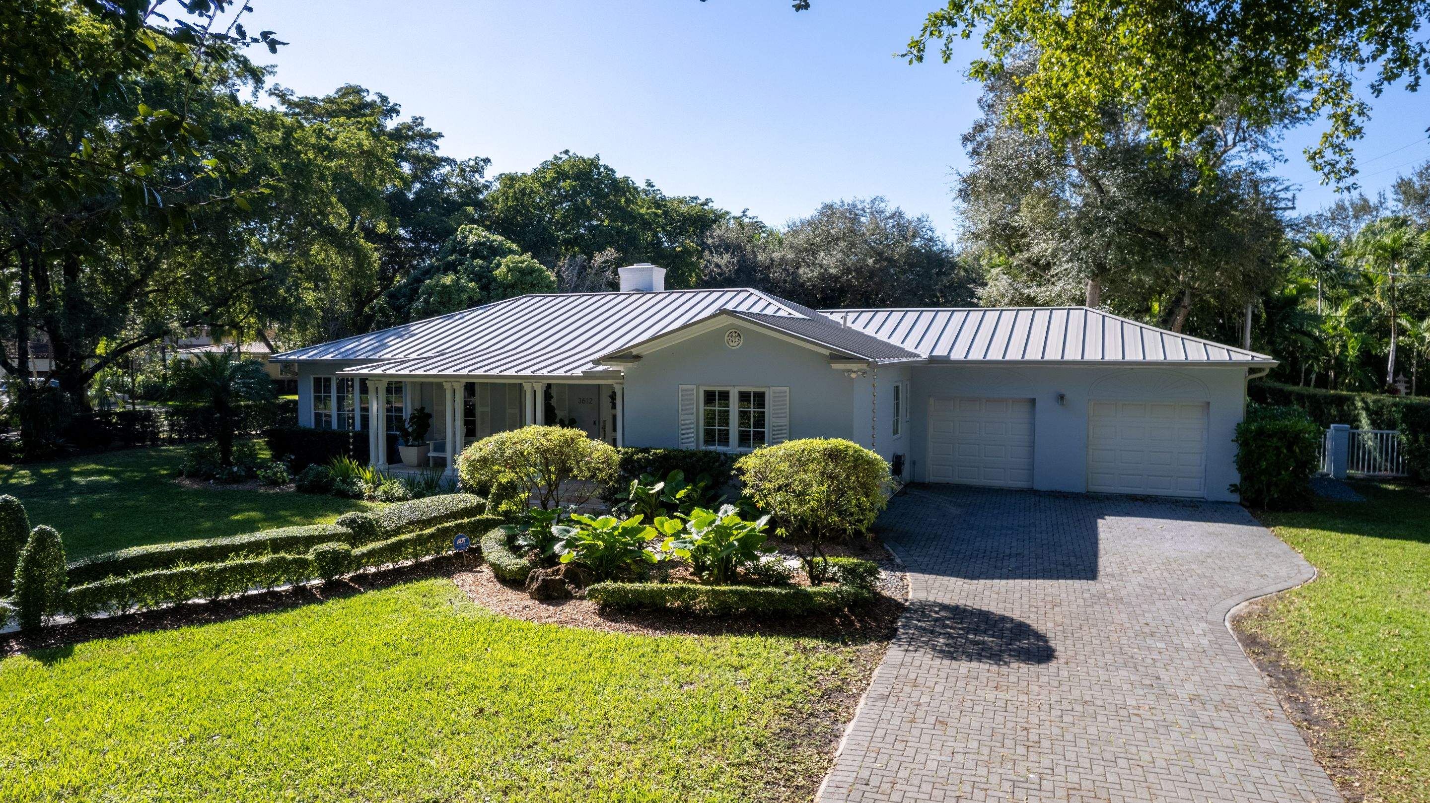 Metal Roof - Galvalume - Ash Gray by Istueta Roofing