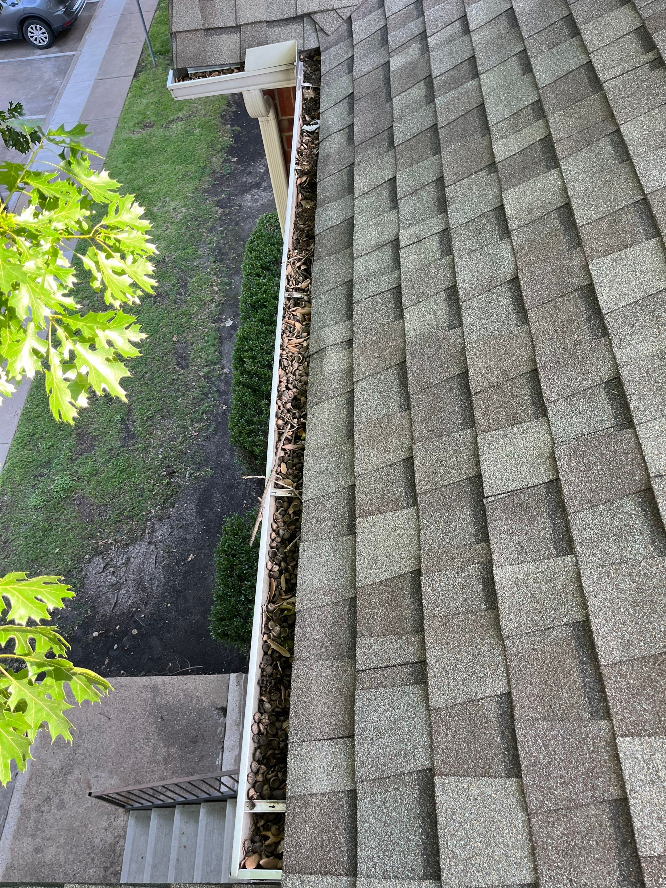 Commercial gutter cleaning Plano & Frisco & McKinney, TX	 before photo with filled gutters
