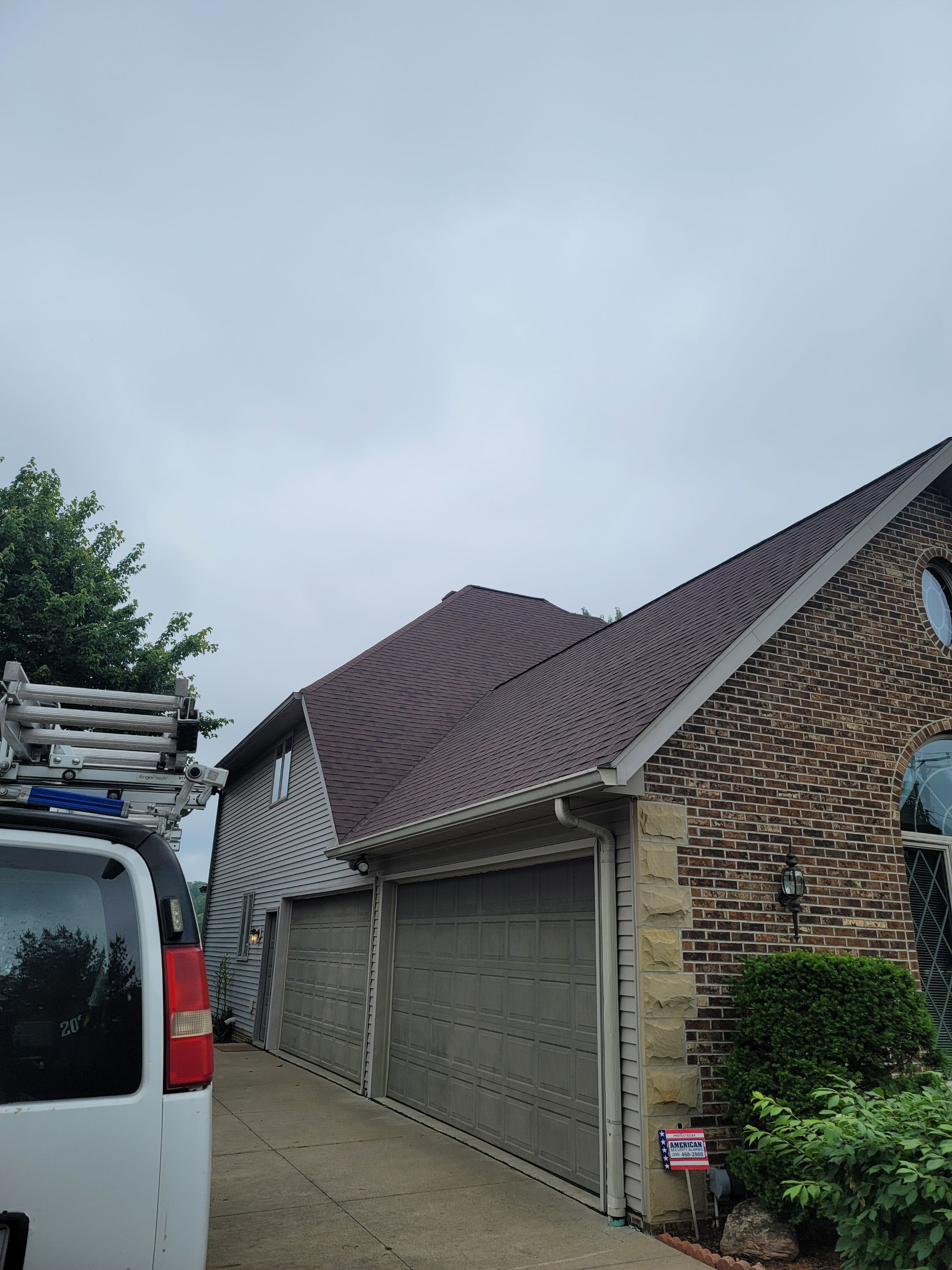 Brand: Atlas Pinnacle Color: Pristine Scotchgard Hickory Drip: Musket Brown by Eagle Eye Roofing