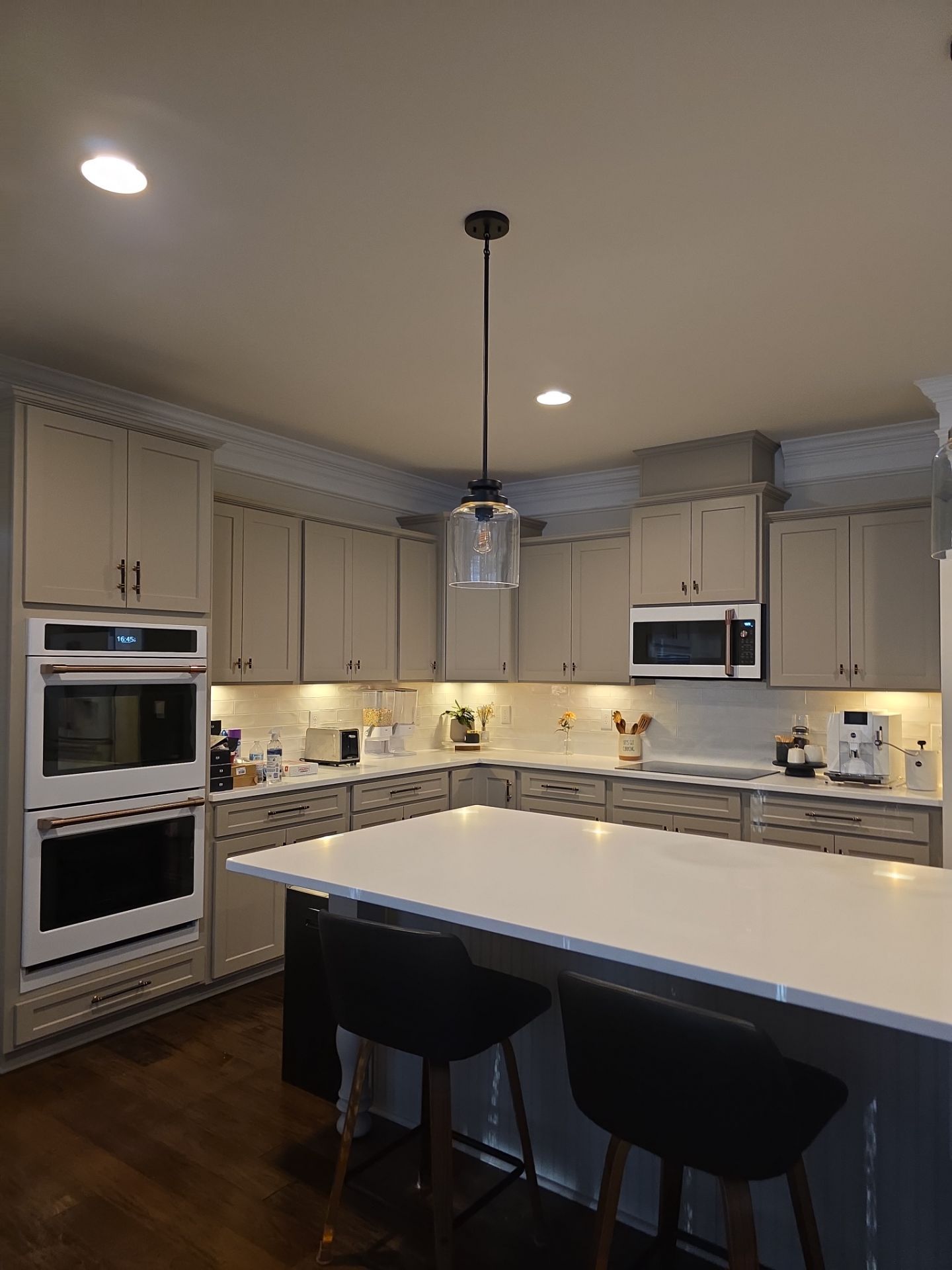 From Dated to Dazzling: A Bright Kitchen Transformation in Holly Springs by Elite Remodeling and Design LLC