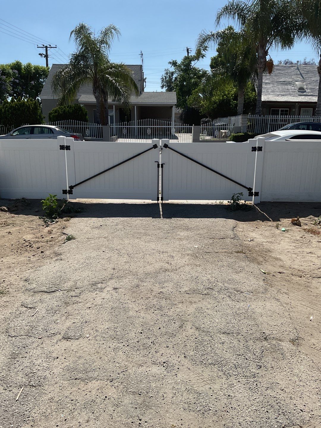Fence installation using 6ft and 4ft vinyl  by Fence Guys Inc. 