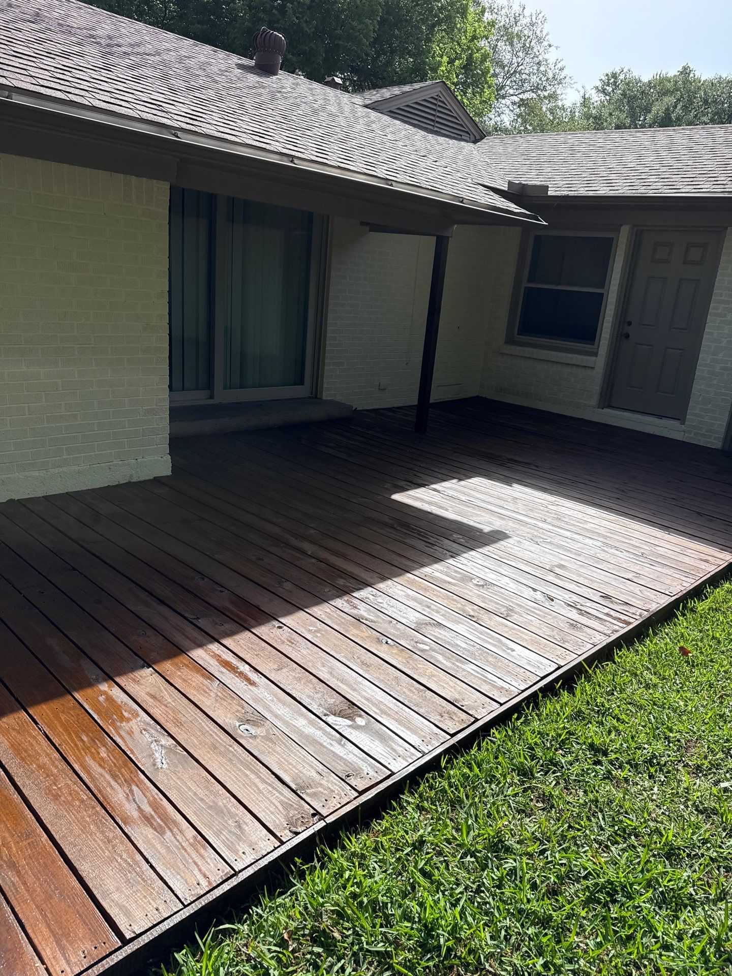 Deck Staining using Texas Wood Products by Nomad Painting