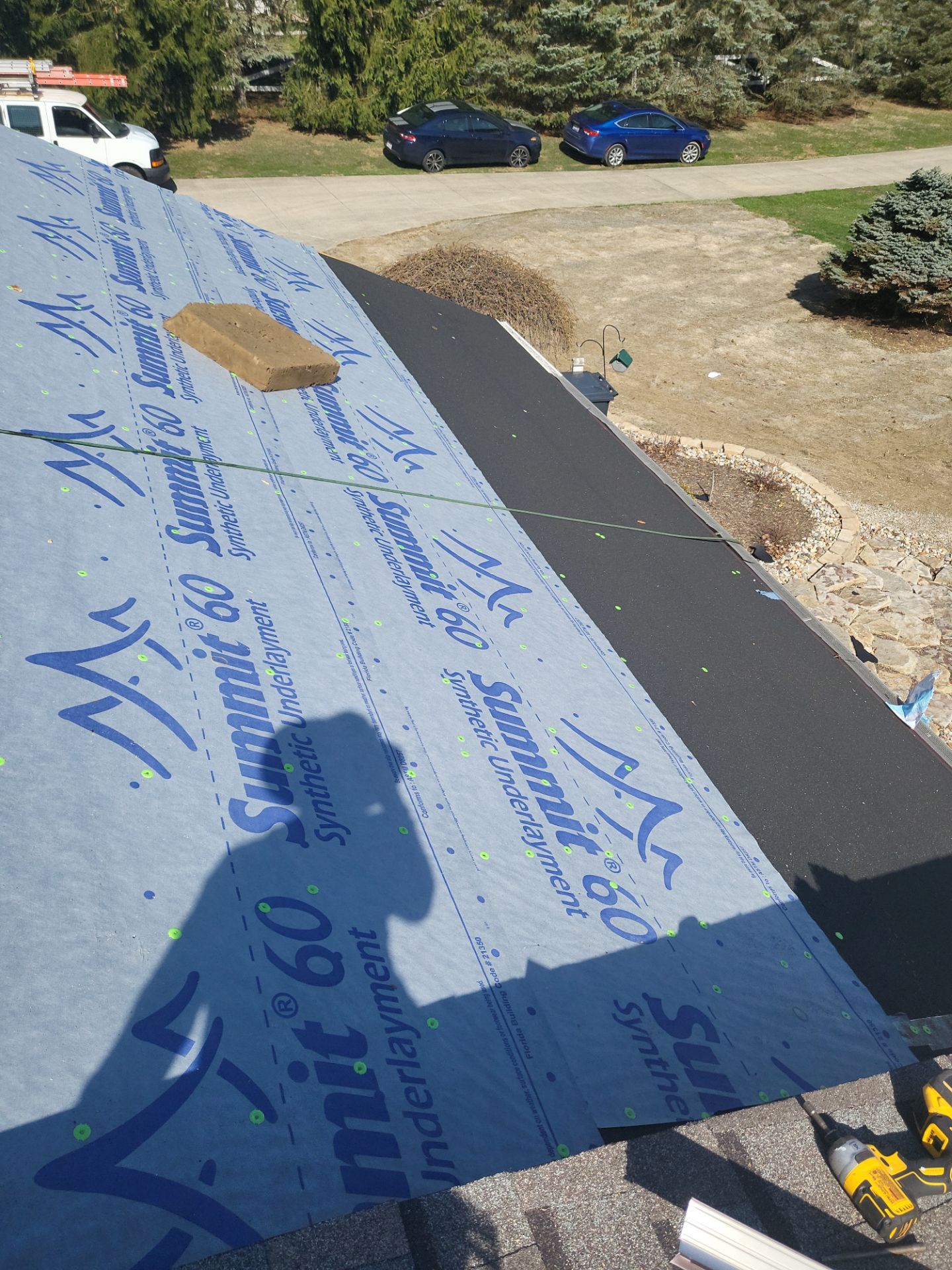 Atlas Pinnacle Color: Majestic Shake; Drip Edge Color: Royal Brown by Eagle Eye Roofing