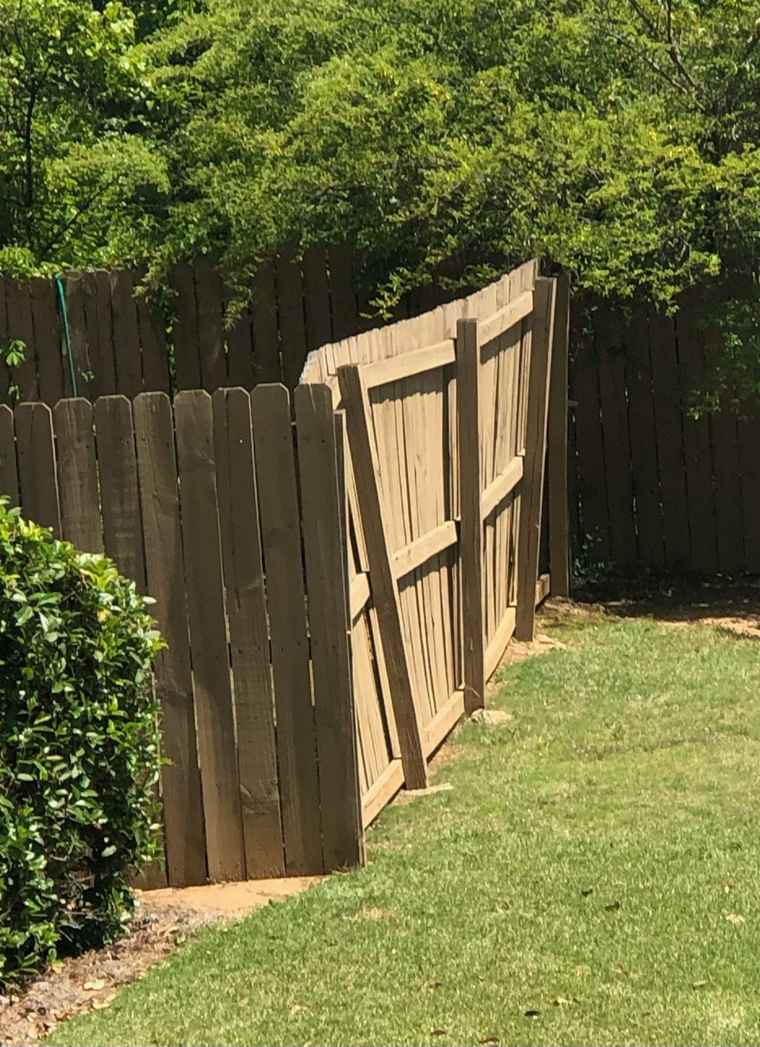 Lake Crest - Fence by Pillar and Pine