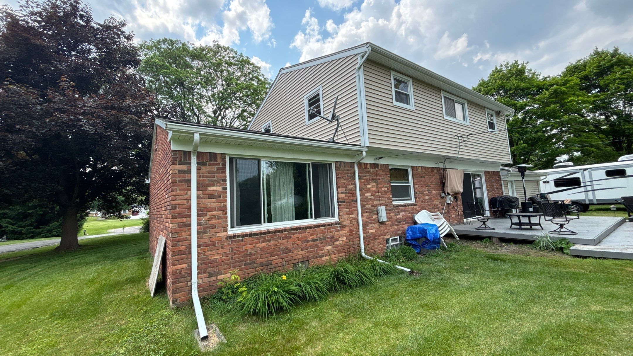 Siding Replacement using Alside Charter Oak D4.5" Vintage Wicker by 180 Contractors