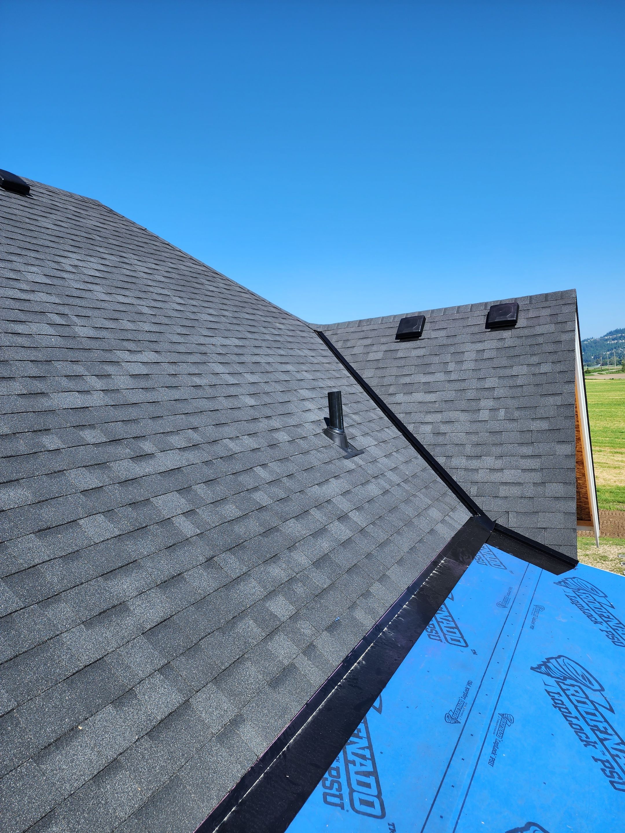 Residential Roofing Installation using OC Oakridge shingles by Top Notch Roofing Inc
