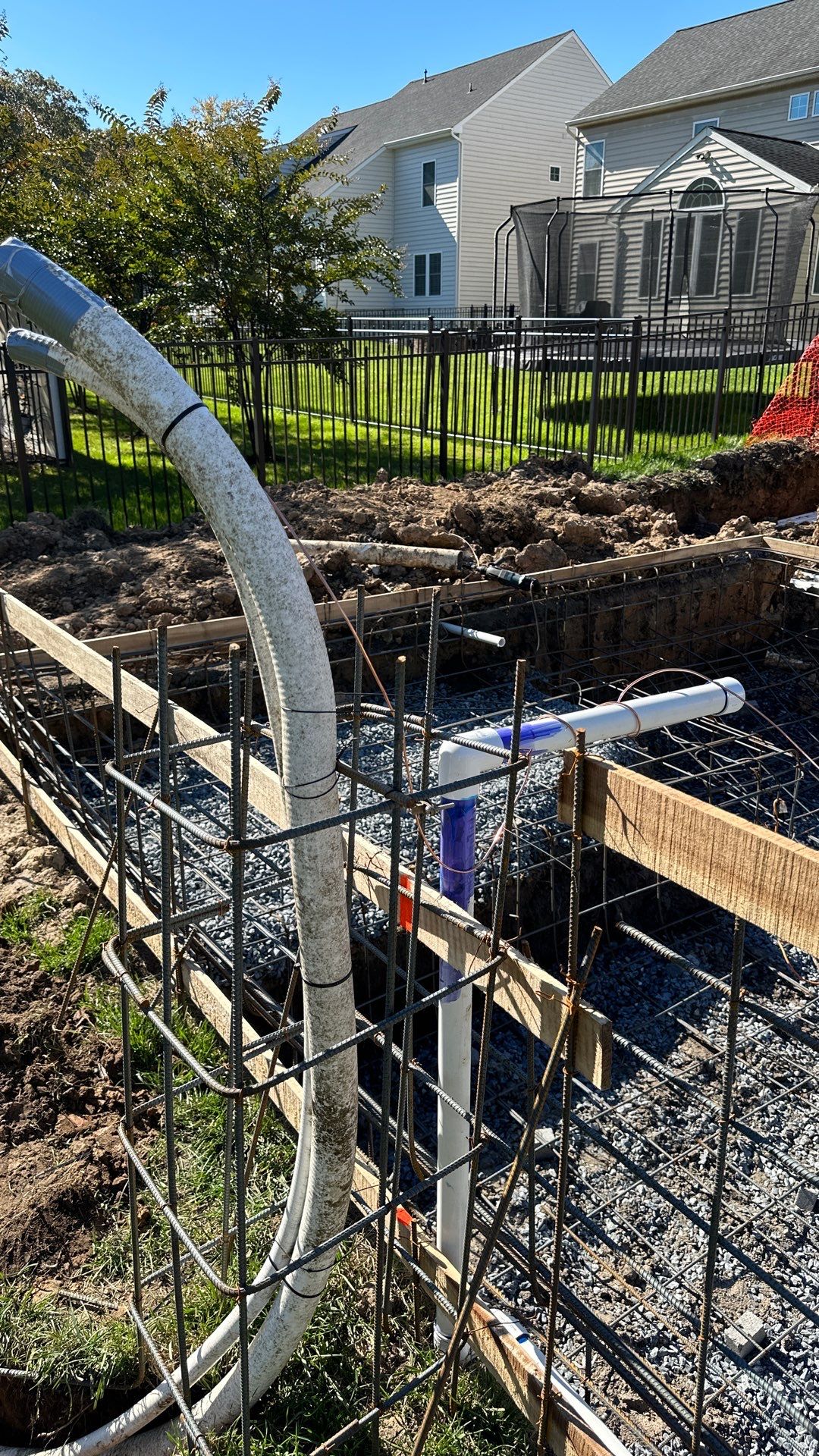 Gunite Pool w/ Spa and Water Features by Elysium Pools