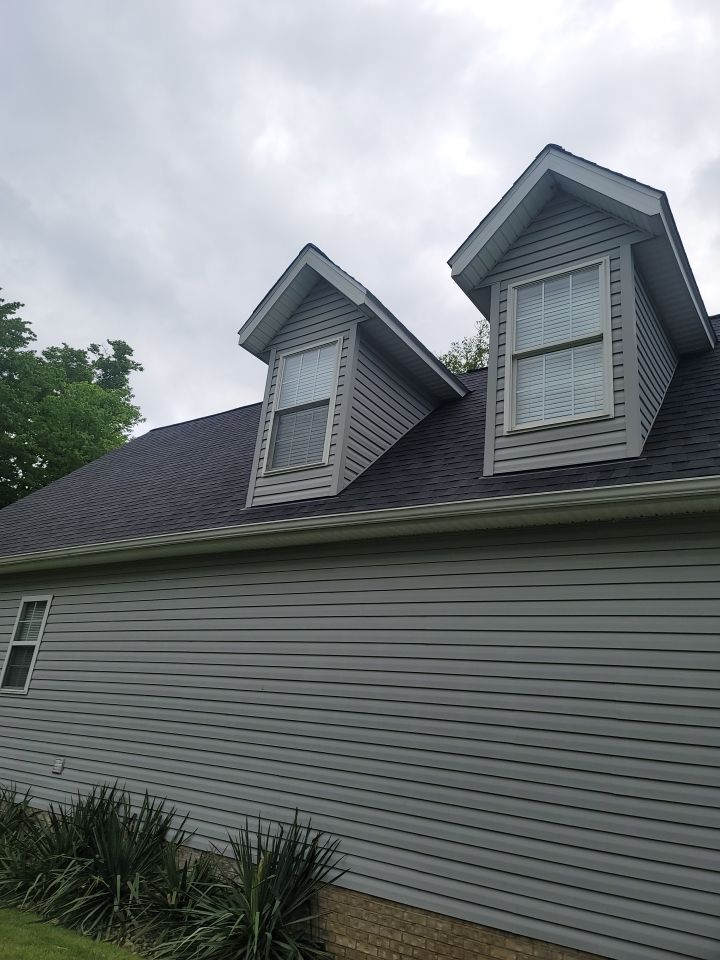Brand: Atlas Pinnacle Color: Pristine Scotchgarde Black Drip: White by Eagle Eye Roofing