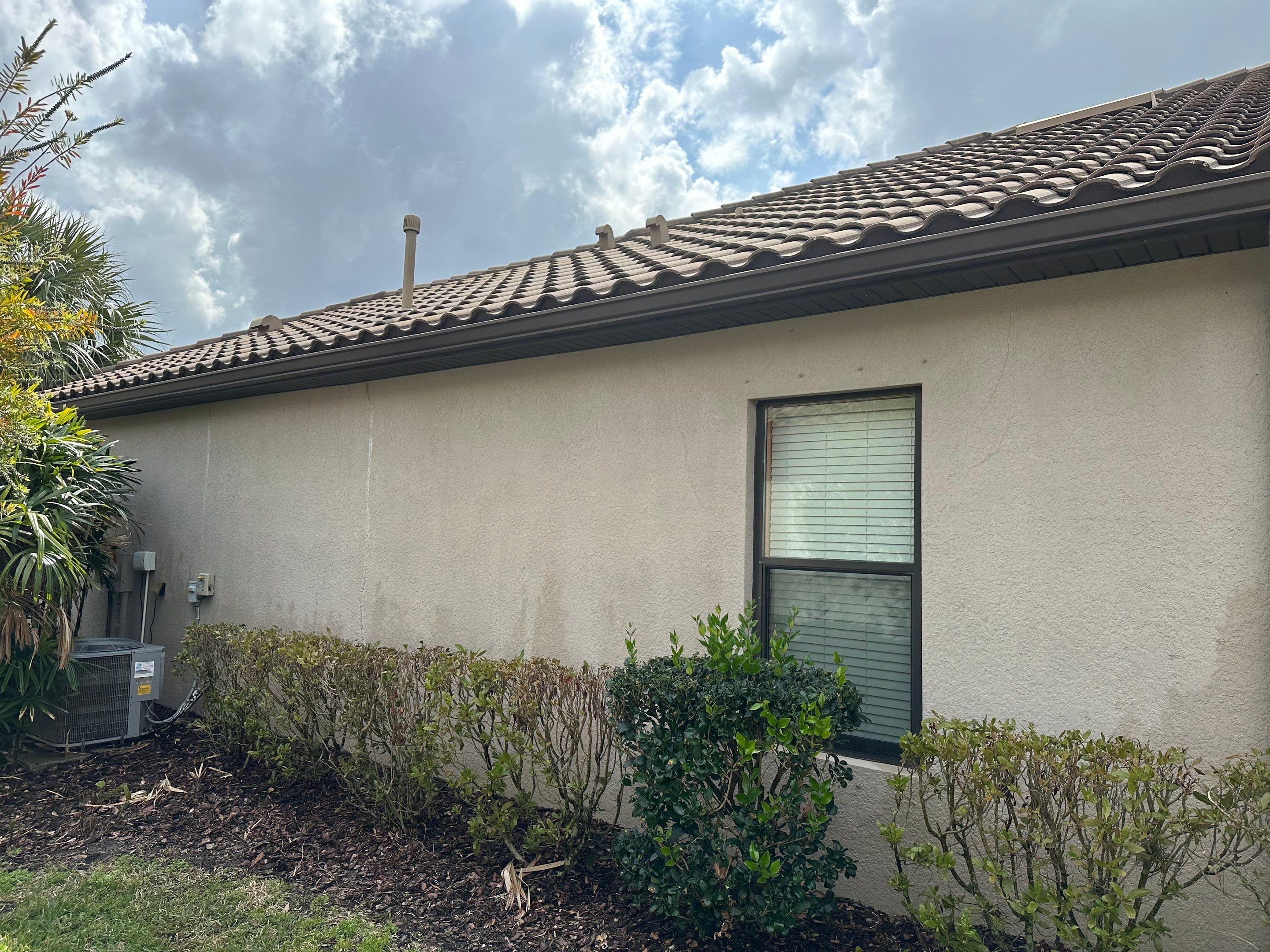 Concrete Tile Roof, Paver Pool Deck, Screen Enclosure & Driveway Cleaning in Artisan Lakes Esplanade, Palmetto, FL | Sunshine AquaWash by Sunshine AquaWash