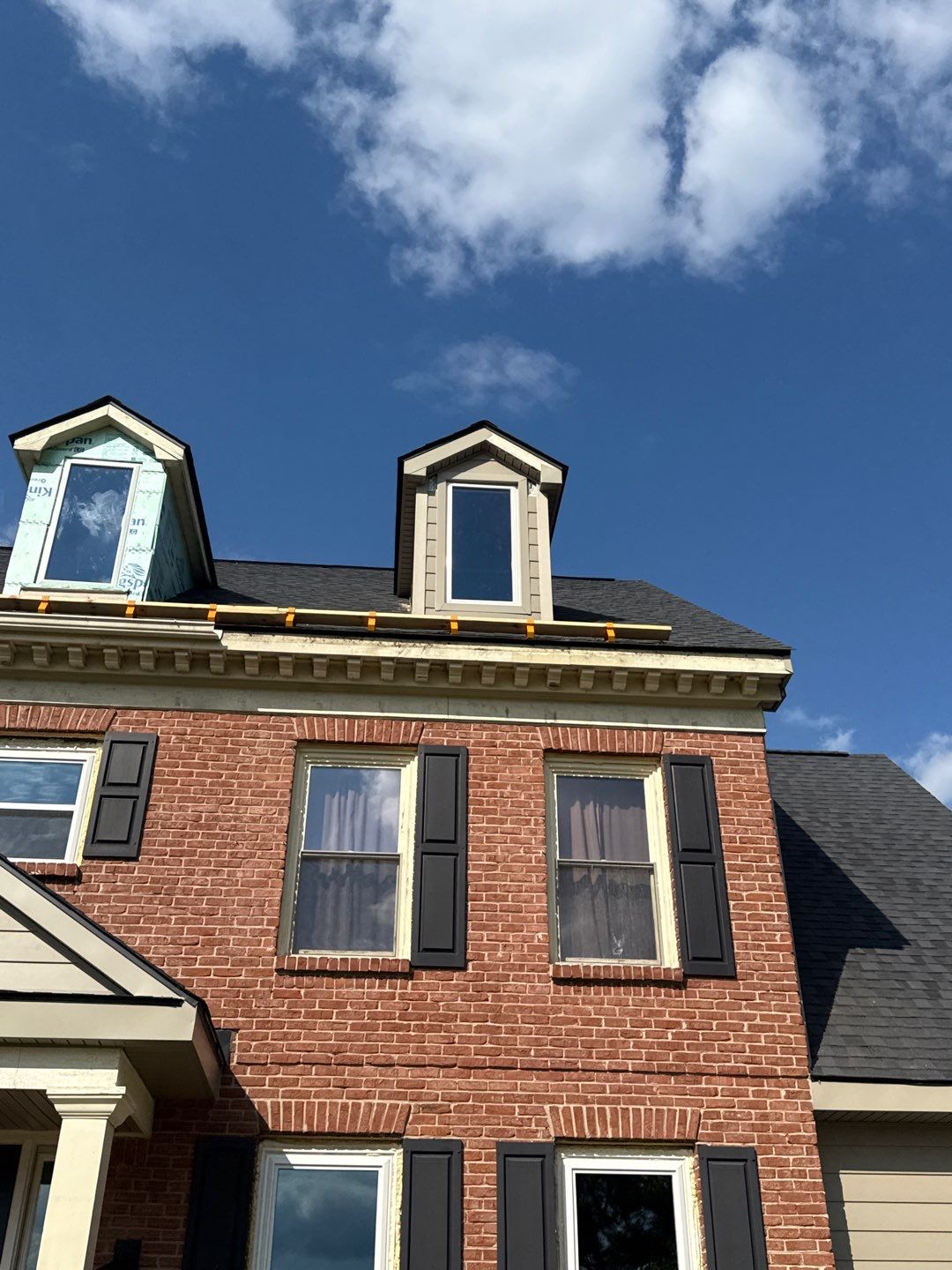 Siding Replacement using Alside S7 Cedar Mill Grain Pebble by 180 Contractors