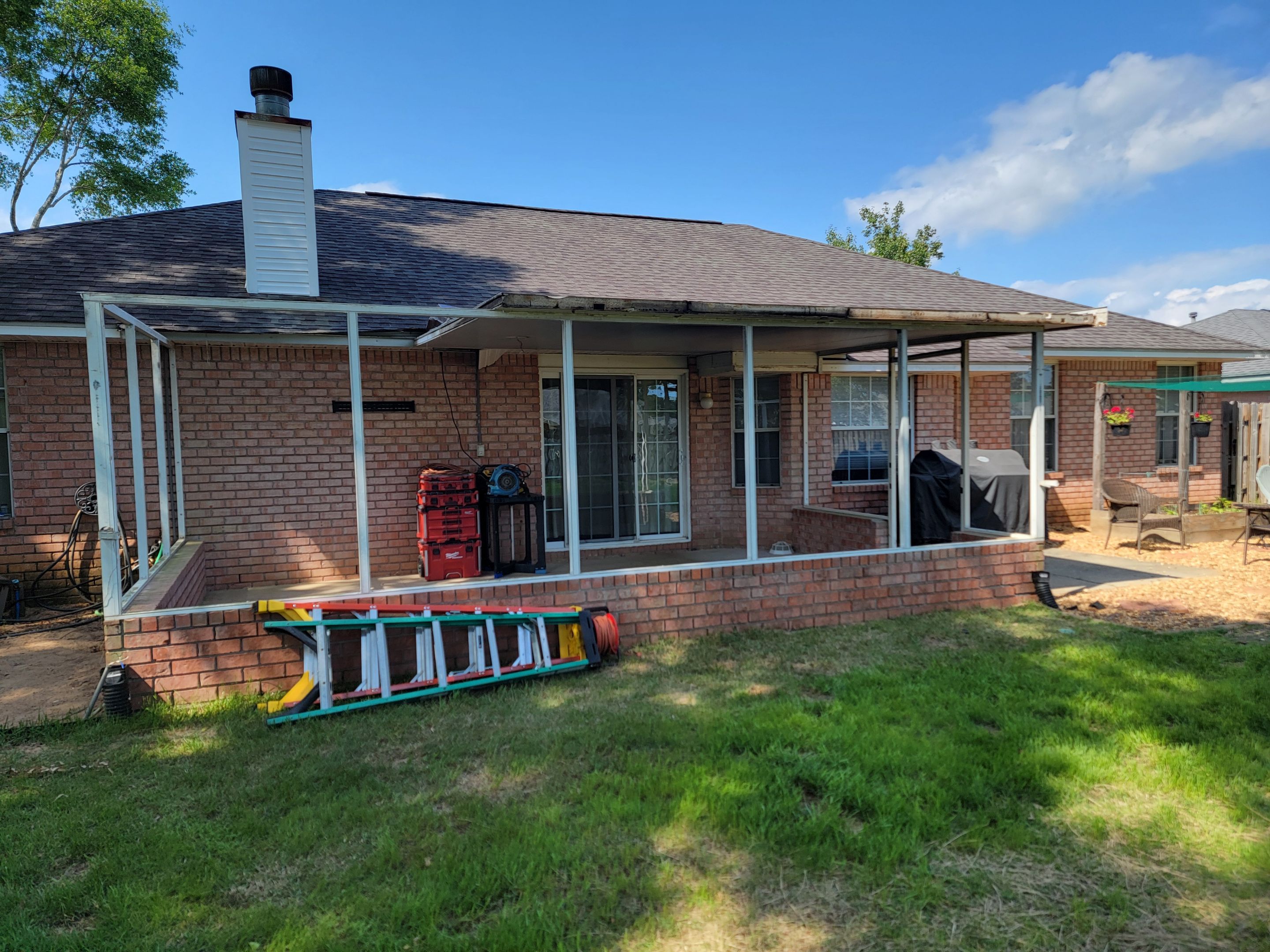 Screen Room in Milton w/Brick Kneewall by Titan Sunrooms