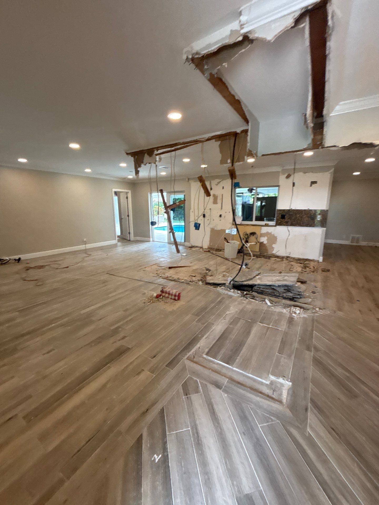 48x48 Flooring - East Boca Raton by Hevi Tile
