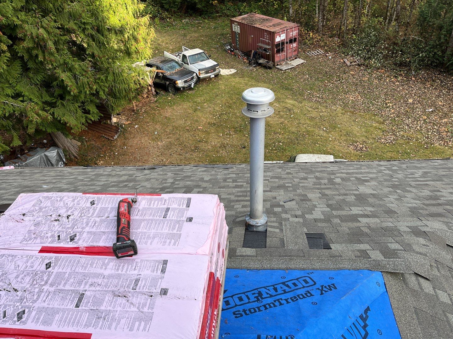 Residential Roofing Installation using OC Oakridge shingles by Top Notch Roofing Inc