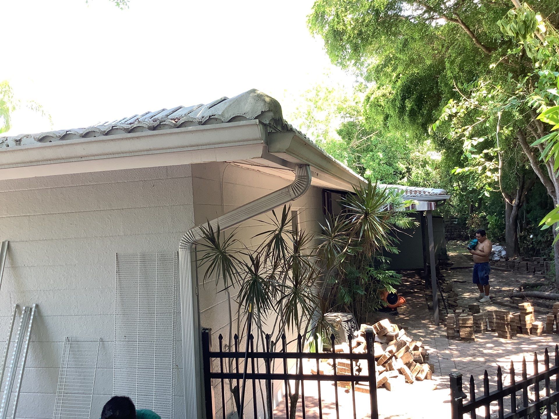 Gutter Cleaning Service in Siesta Key FL by Gutter Professors