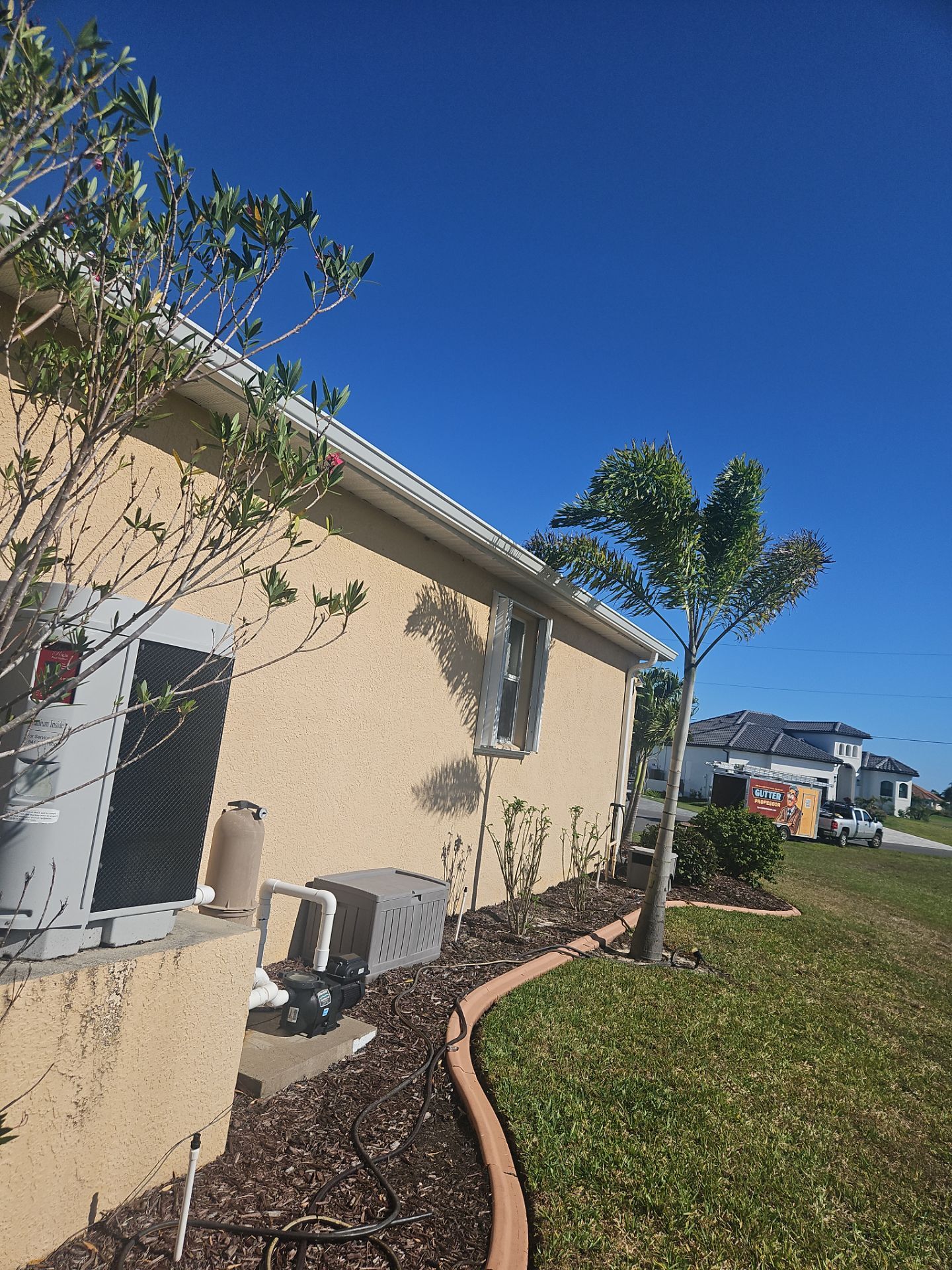 White 6 Inch Seamless Gutters using K-Style Seamless Gutters in Punta Gorda FL by Gutter Professors