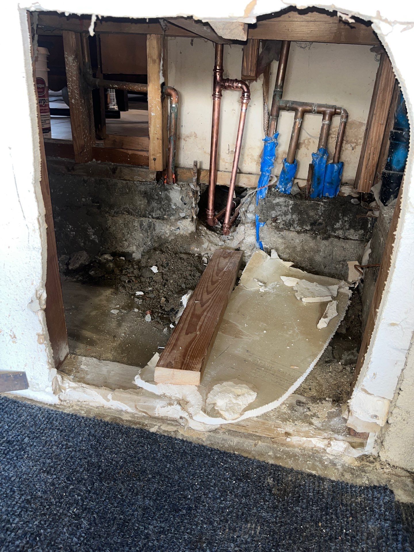 Installing Pipes by Us Plumbing