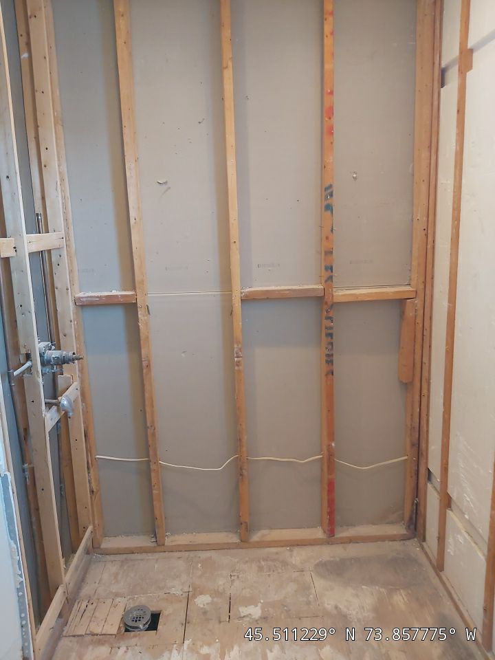 Bathroom remodel by Eco-Nature Construction Inc.