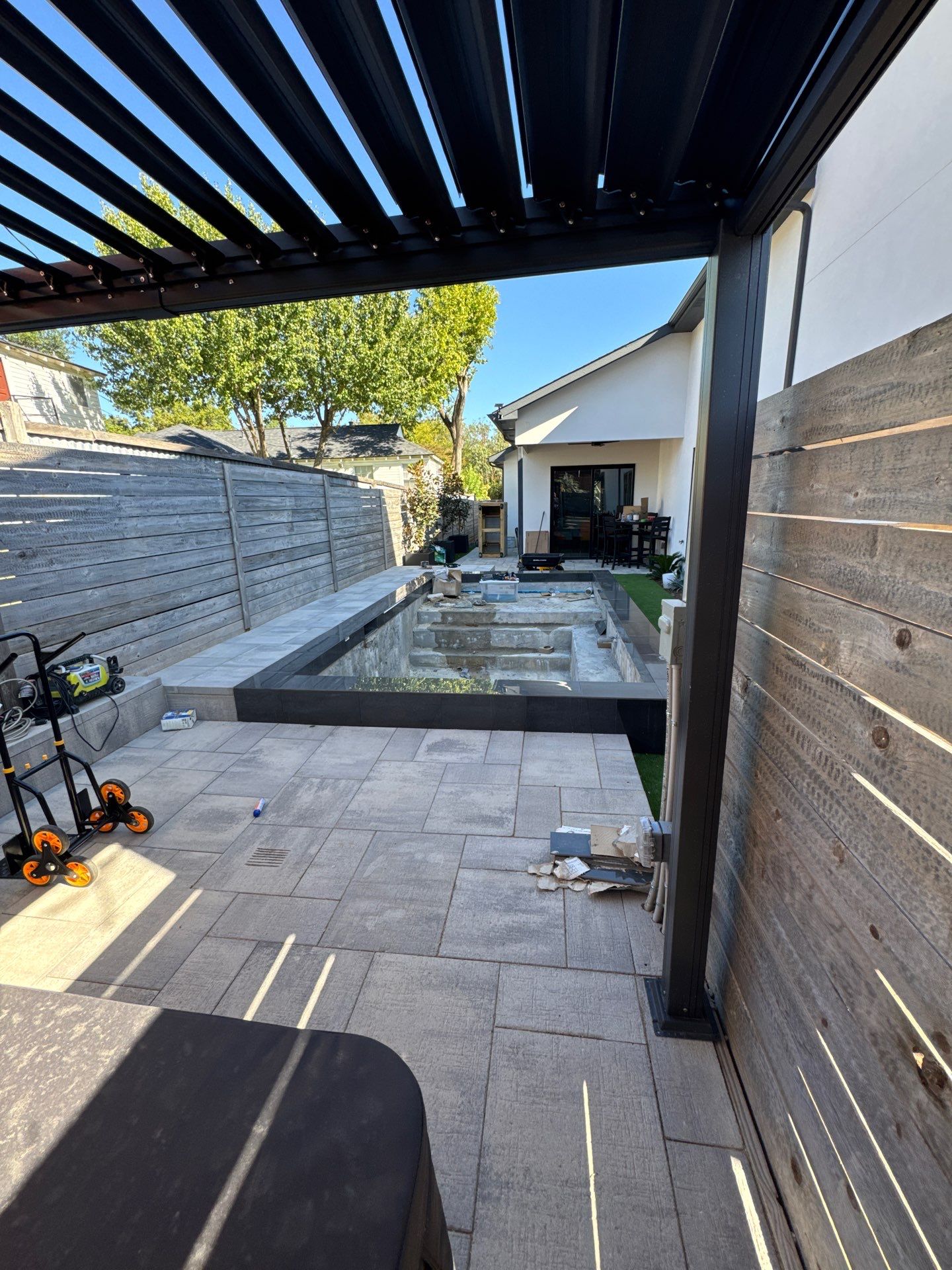 Modern Raised Spool by Pinnacle Pools and Spas - DFW