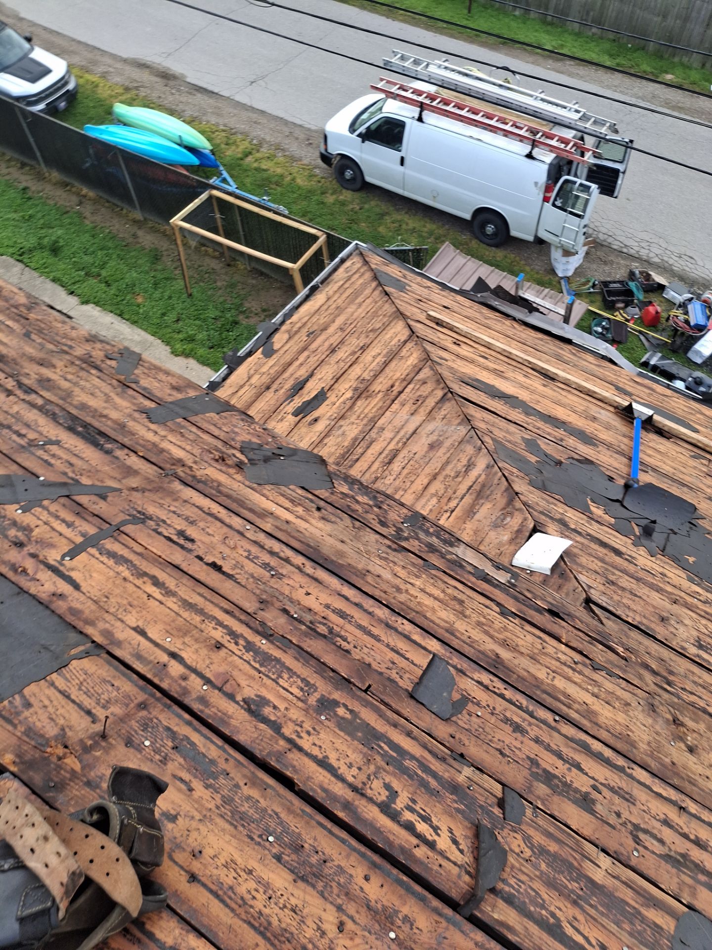 Residential Roofing Installation using GAF Timberline HDZ Charcoal by Rainstoppers Roofing